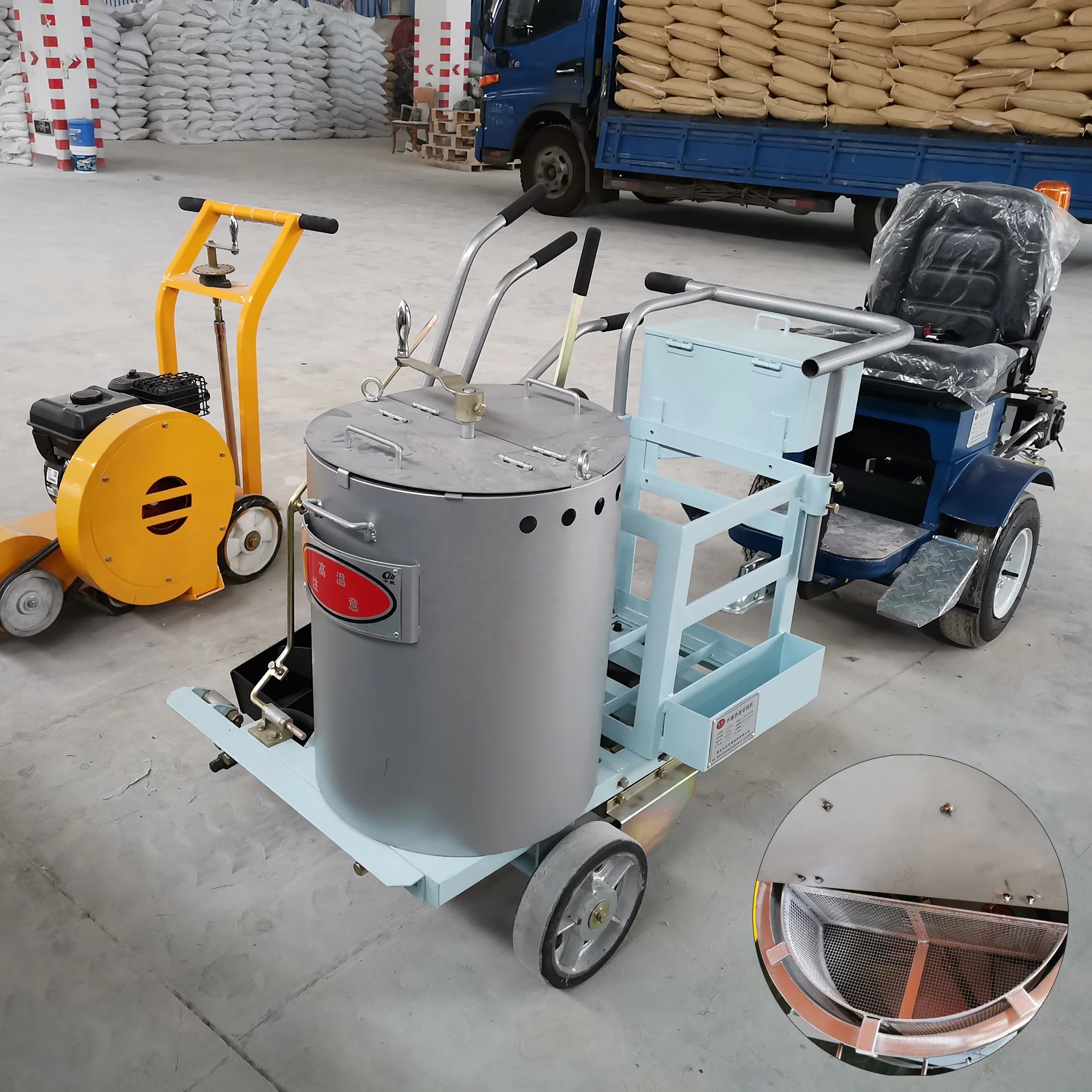Self-propelled Thermoplastic Road Marking Machine With Engine