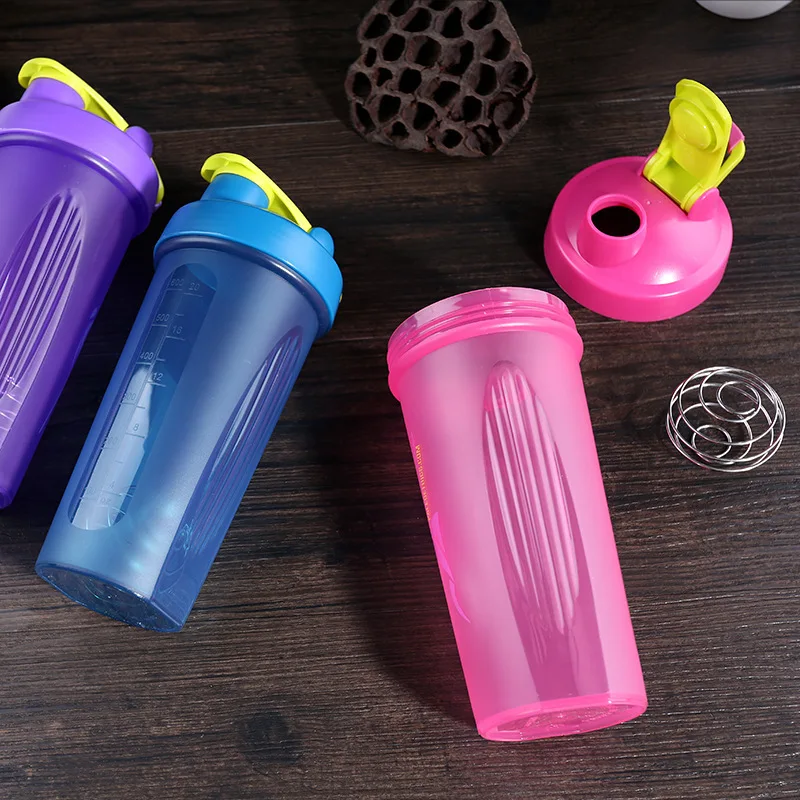  Изготовленный на заказ логотип BPA бесплатно красочные спортивные пластиковые шейкер бутылки для протеина С смешивания