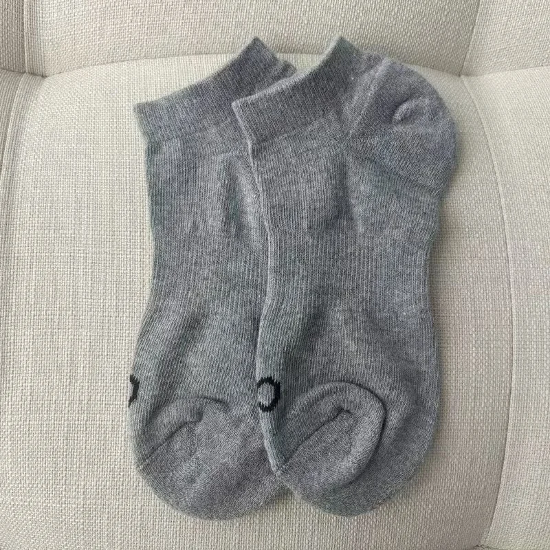 Designer Casual Jacquard Knitted Letter Wholesale Crew Cotton Brands Socks Funny Sports Custom Socks Men