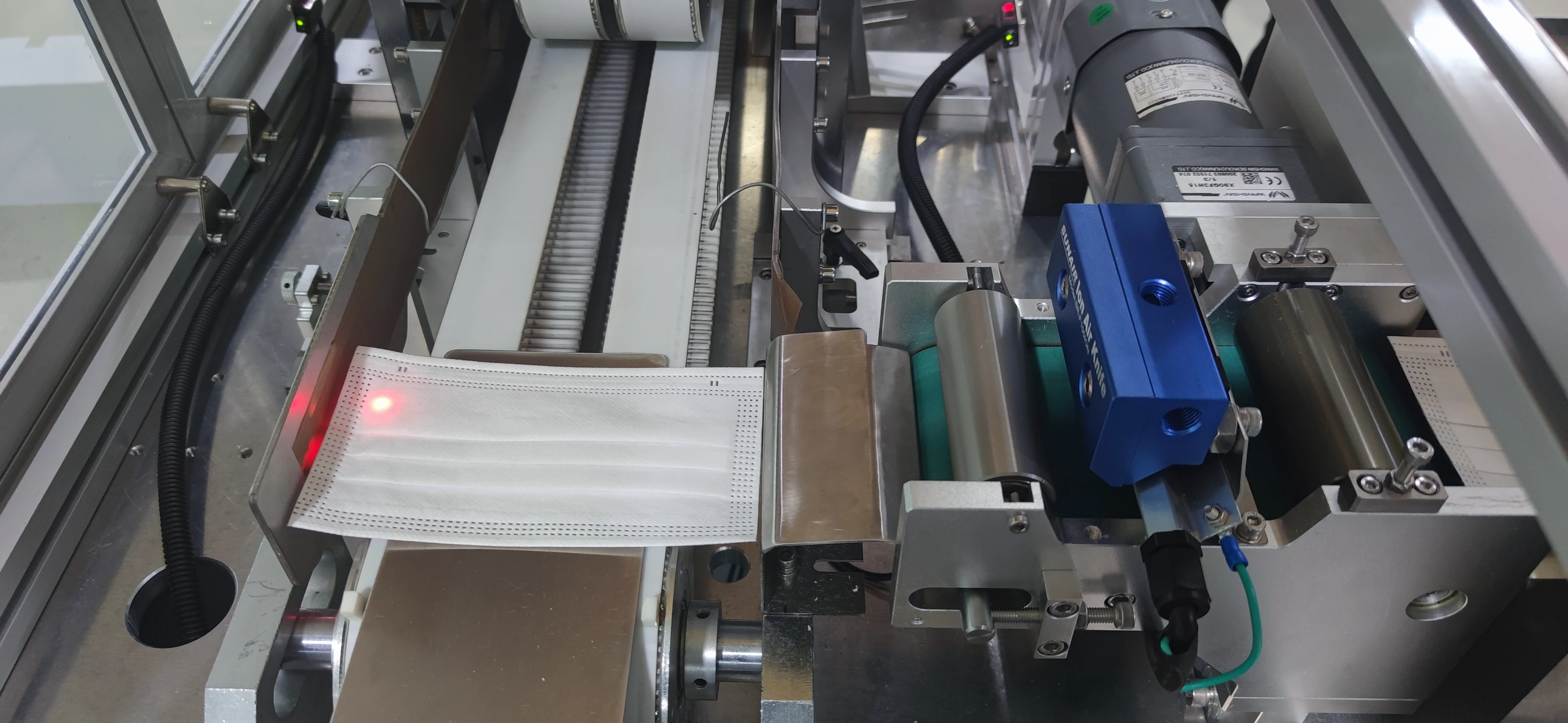 Automatic head loop mask tie on surgical masking tape making machine