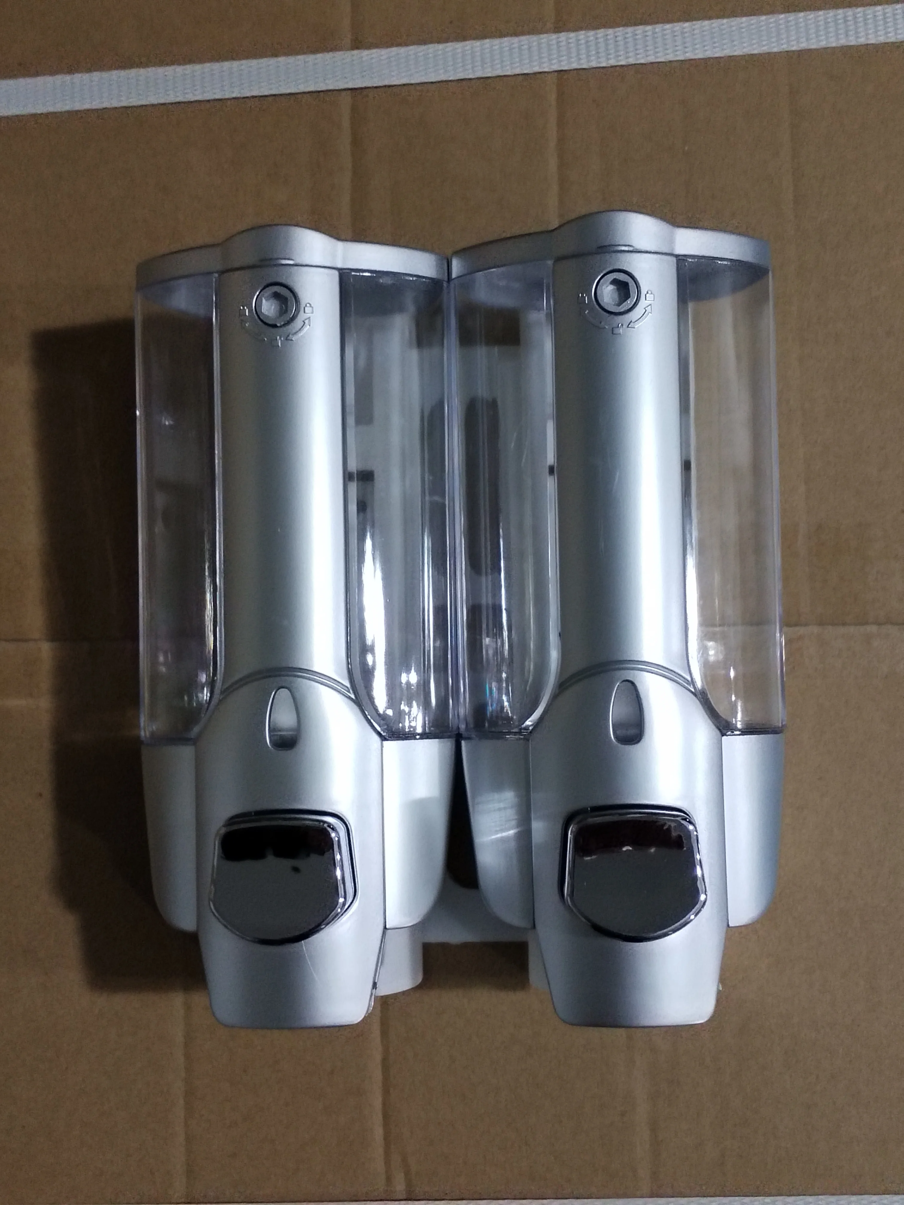 Wholesale hot sell 700ml Classic Wall Mount Hand soap dispenser