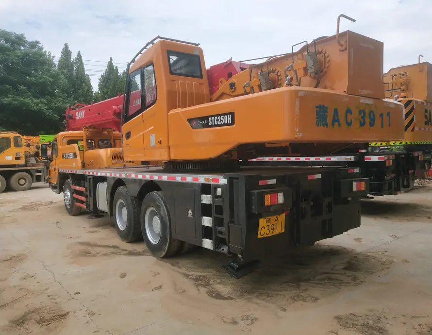 25 tons 5 section main boom crane original China STC250H 2019year used truck crane for sale