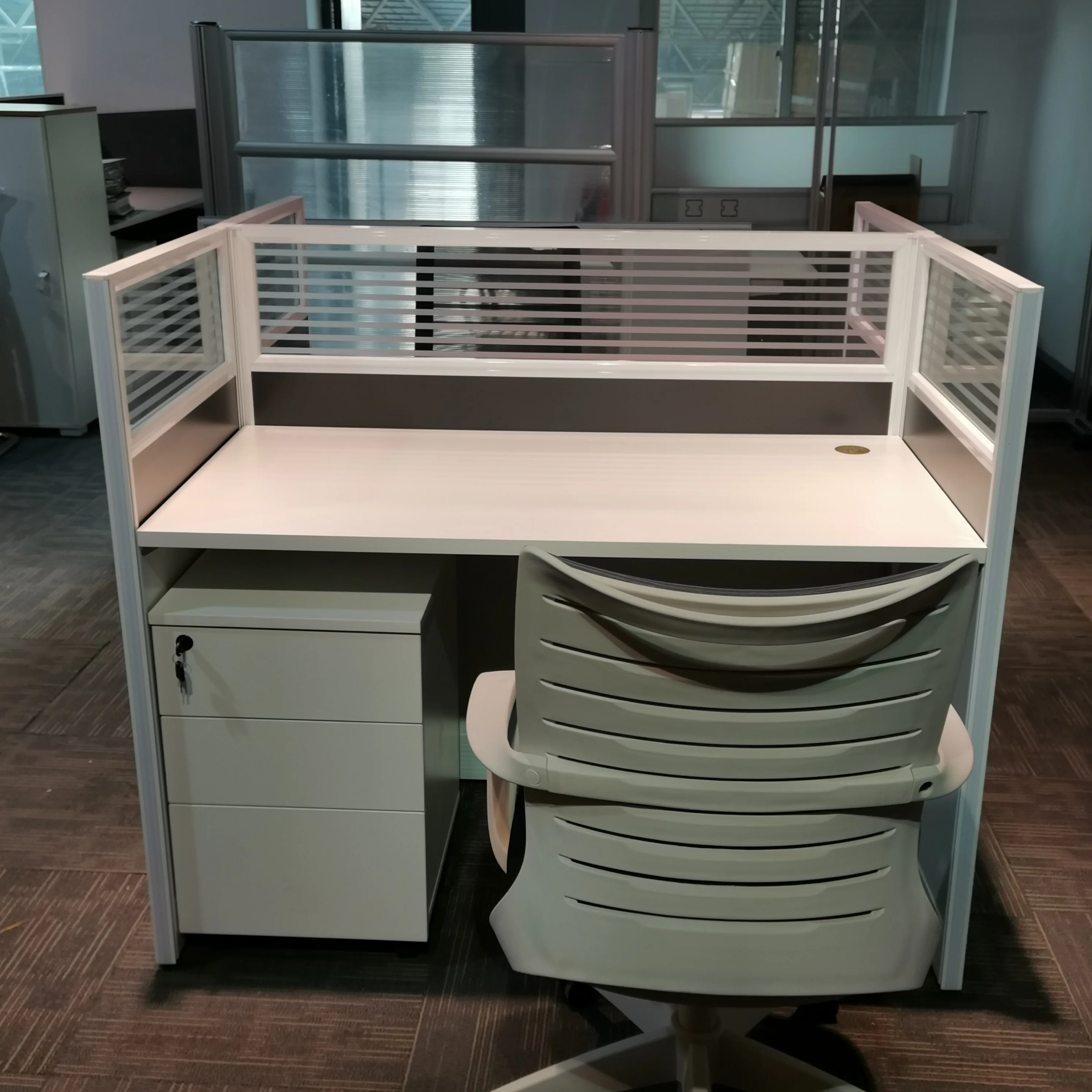 Wooden Office Cubicle Call Center Workstation Desk Work Station 4 Seater Modular Office Working Table