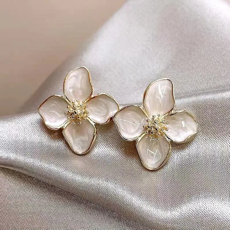 Fashion Vintage Gold Plated Retro Geometric Stud Alloy Painting Oil Flower Shaped Earrings
