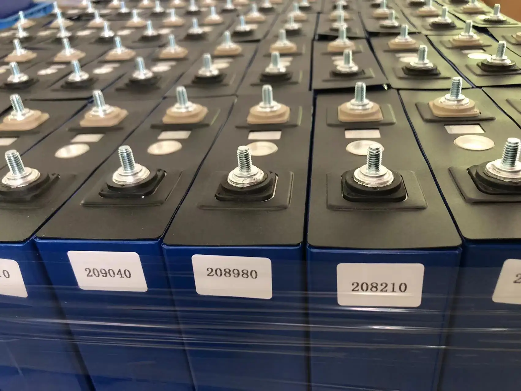 Portable 3.2v 200ah lifepo4 battery cell Lithium iron phosphate cell For Home Energy Storage