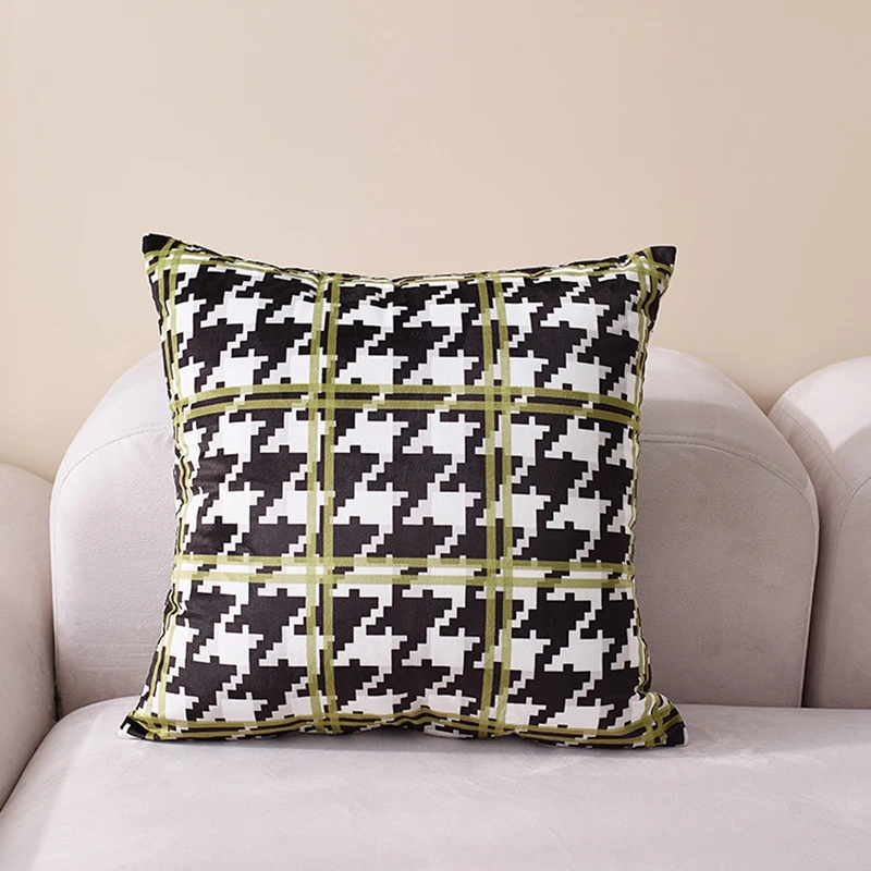 Buti Wholesale Customized 45 *45 cm Decorative Geometric green color Pattern Polyester Sofa Pillow Velvet Cushion Cover