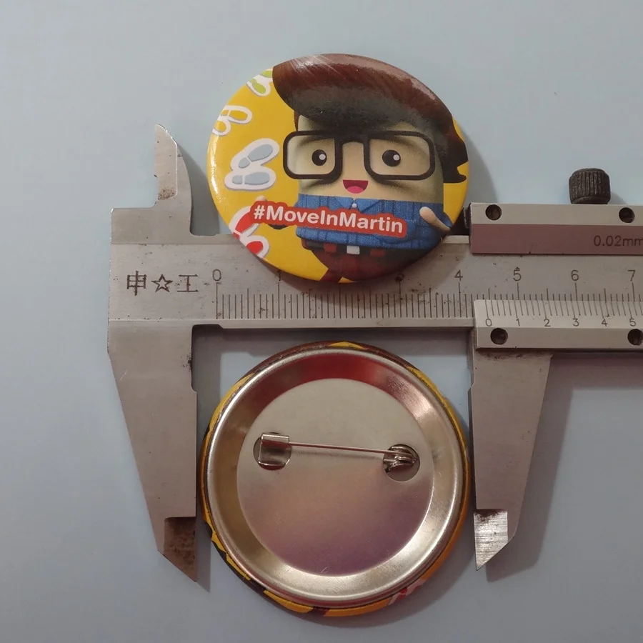 Hot selling custom personnalised button pin and badge in card supplies