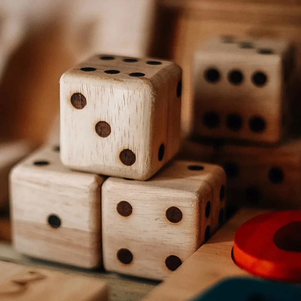 Wooden dice with the pantograph Custom Wooden Dice Set