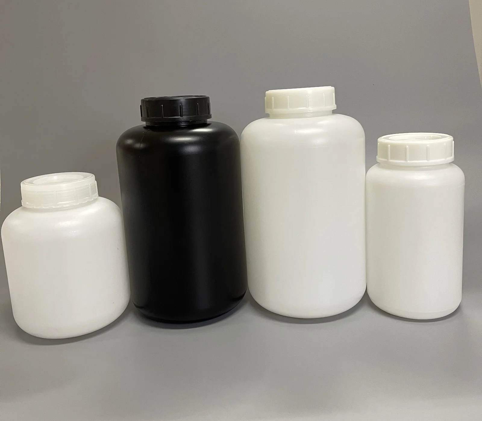 Custom High Quality 2L White HDPE Plastic Round Empty Reagent Bucket