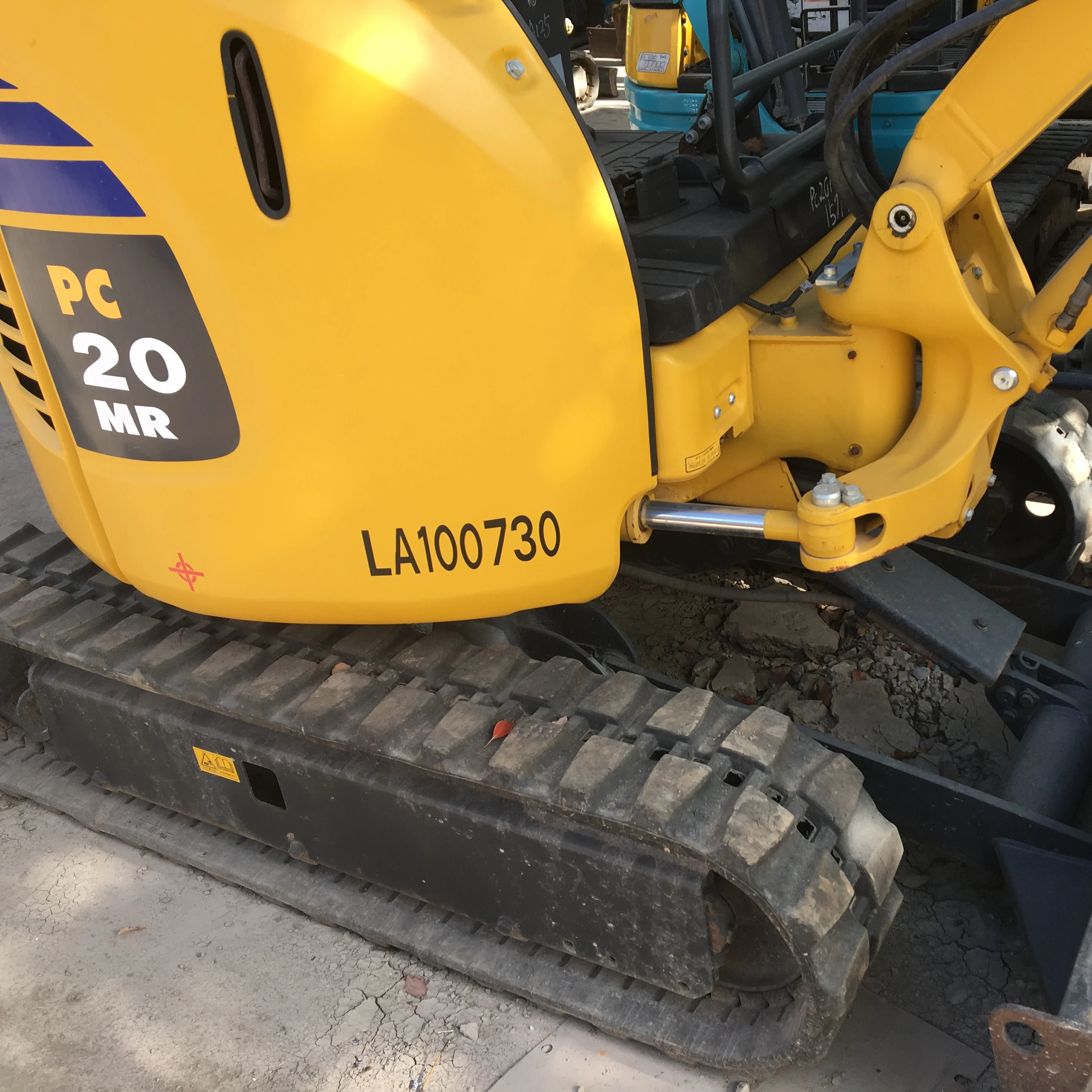 Low price komatsu miniature excavator pc20 pc25 pc30 original made in Japan open cabin backhoe digger