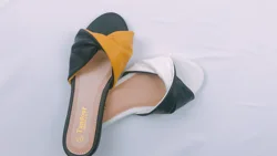 Factory direct sales of a large number of spot female sandals slippers flat shoes sandals
