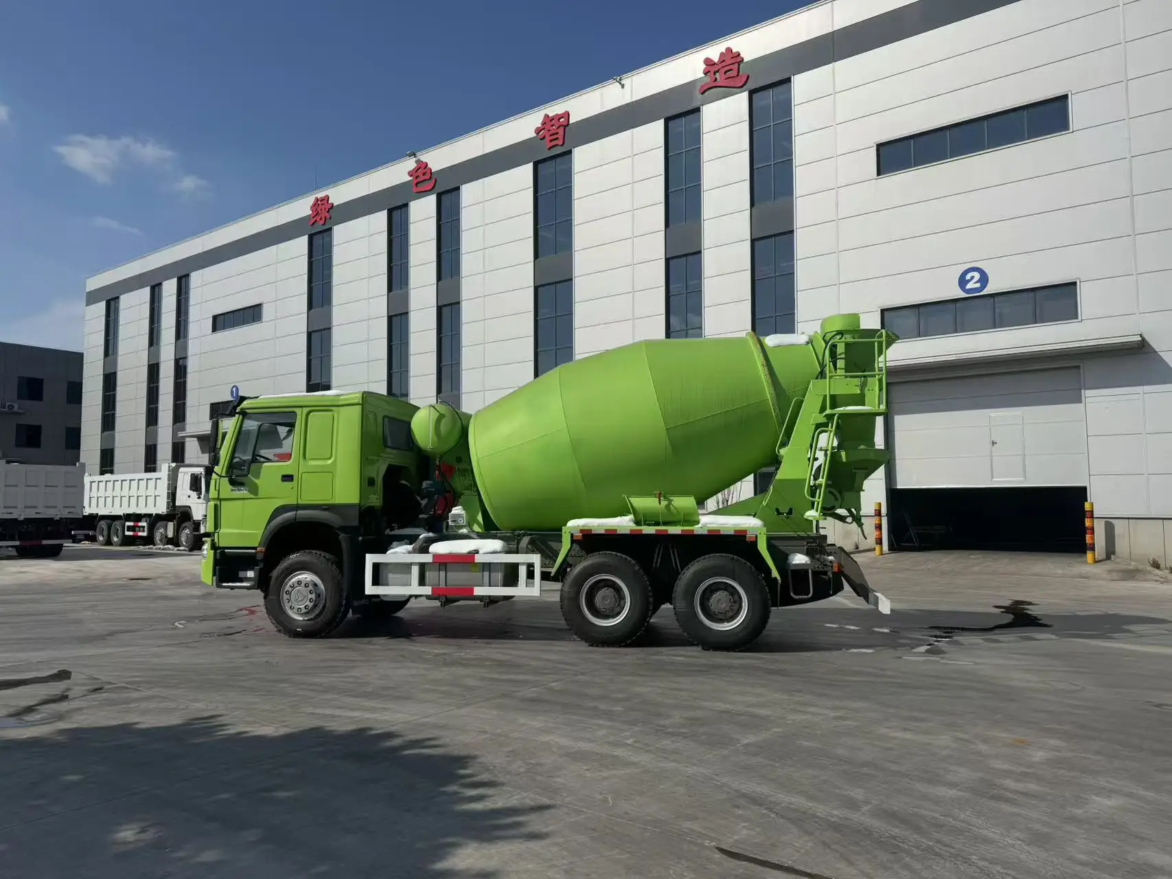 cheap pricesinotruck howo 6x4 8x4 Mobile Concrete cement mixer truck With Pump Machine For Sale