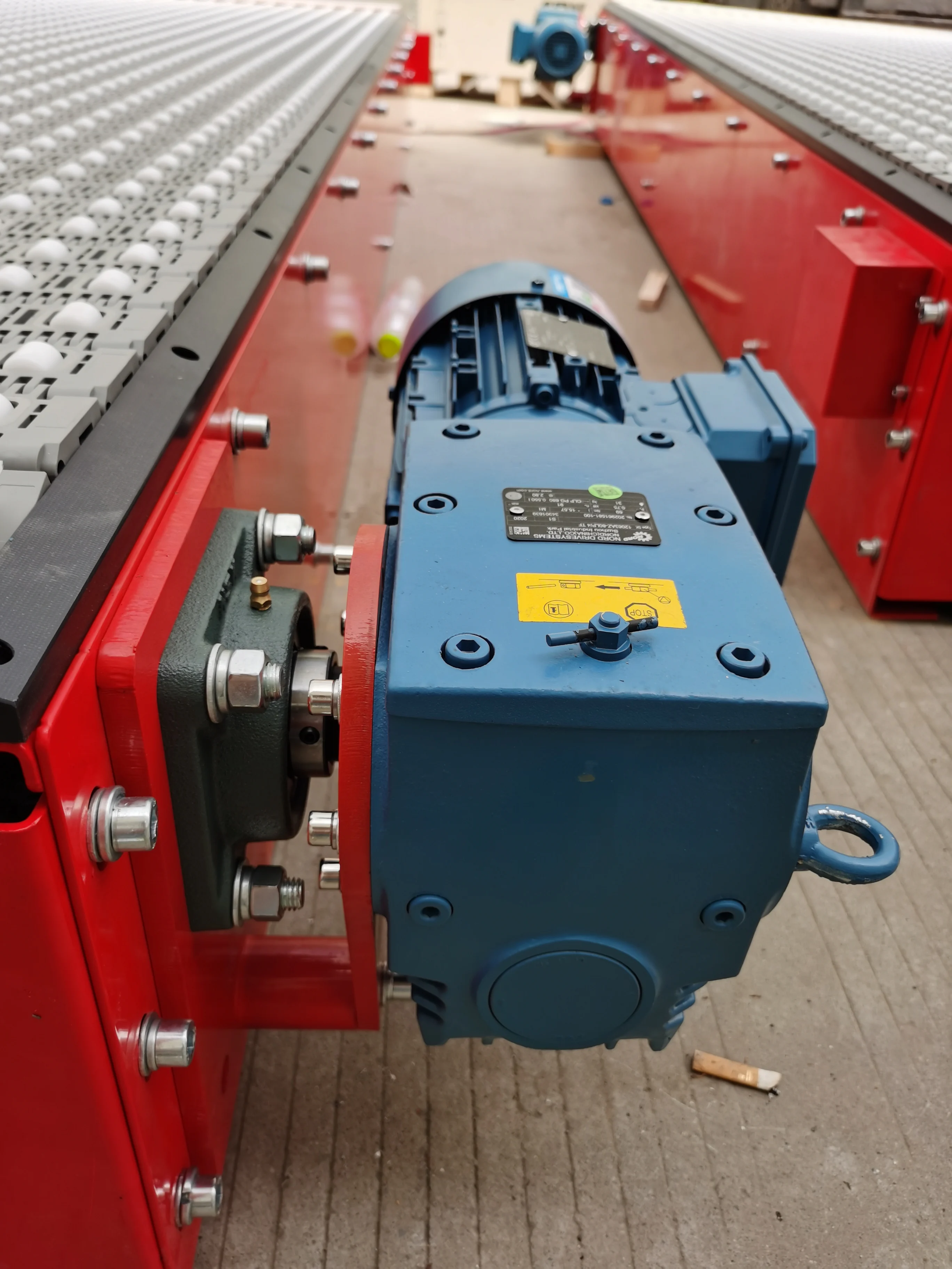 DLTE Plastic Modular Roller Belt Heavy Duty Conveyor For Logistic Industry Cartons Baggages Transporting