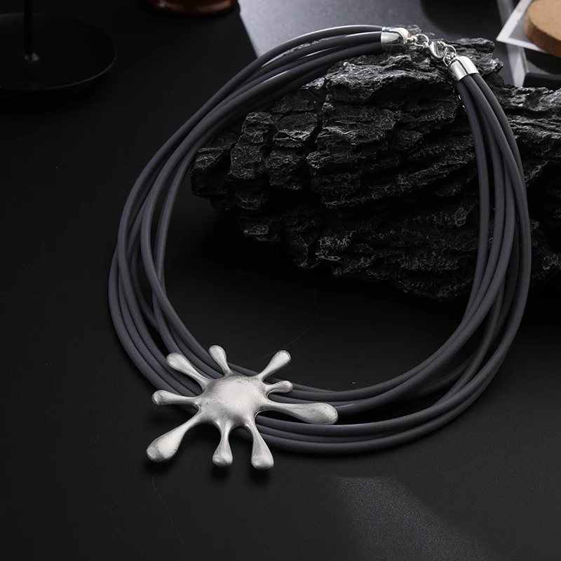 Tongling New Arrival Factory Price Fashion Necklace Blue Silicone Rope Cell Shape Pattern Zinc Alloy Short Necklace For Women