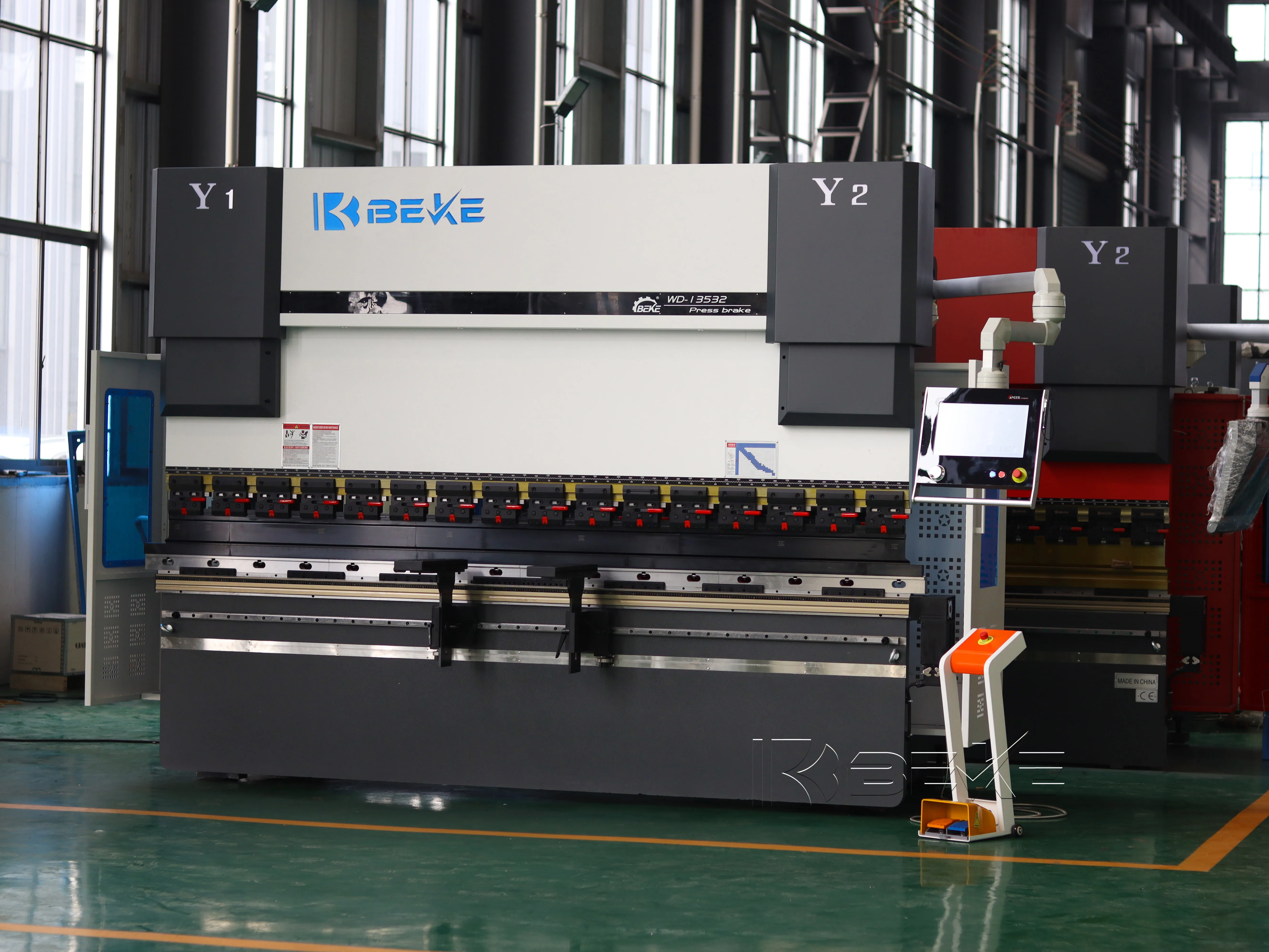 High cost performance WE67K 135T3200 4+1 Axis bending machine cheap Domestic press brake machine