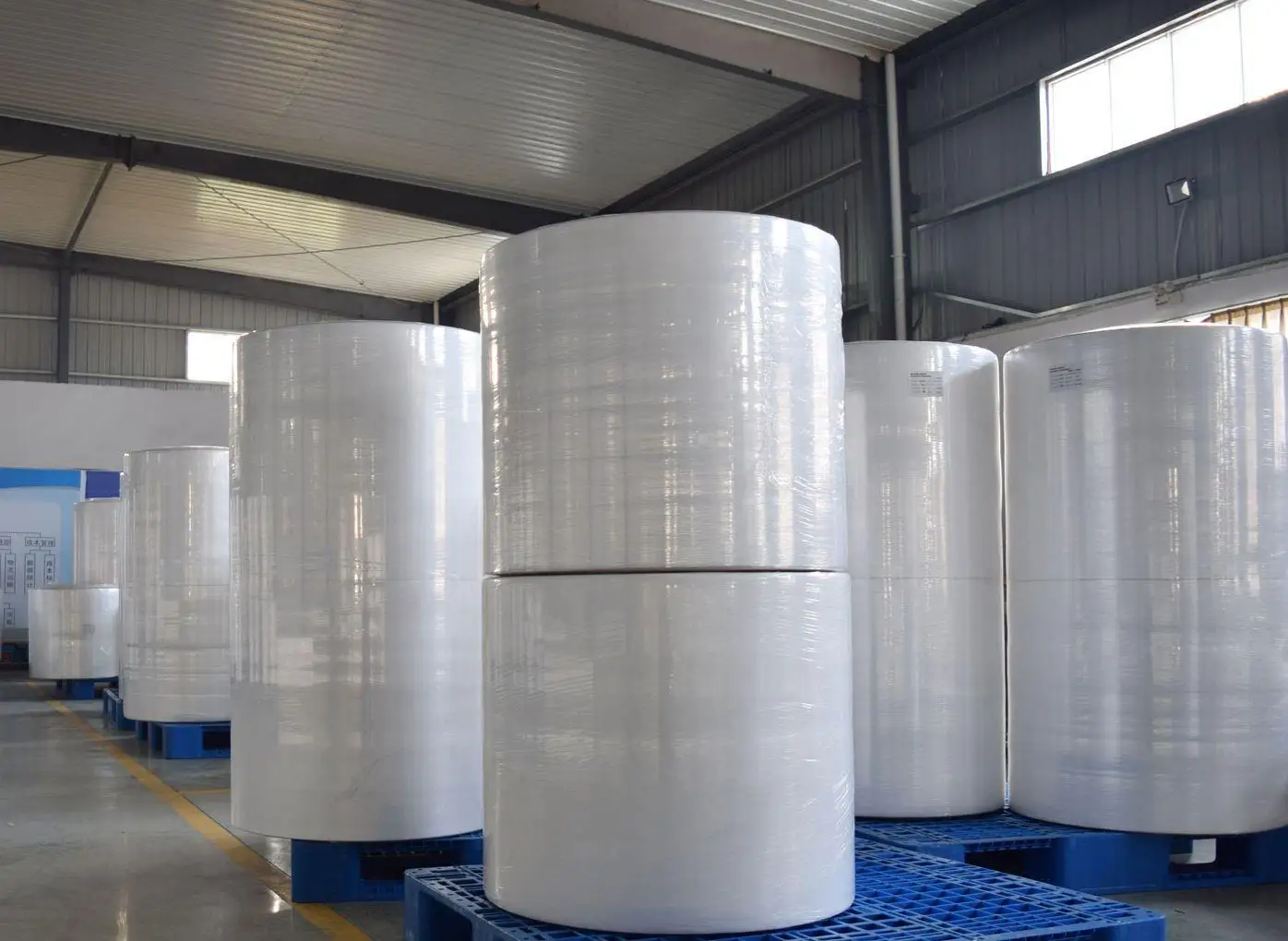 China Manufacture Supplier Polyester/Viscose Spunlace Nonwoven Fabric for Wet Wipes