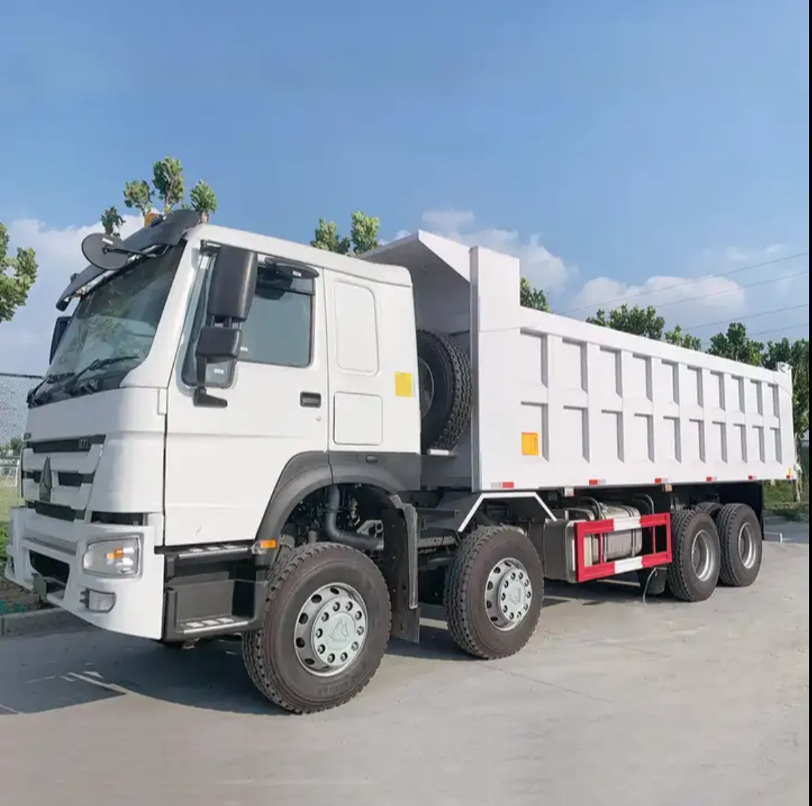 8x4 371hp  used Sinotruk mining dumper truck used car