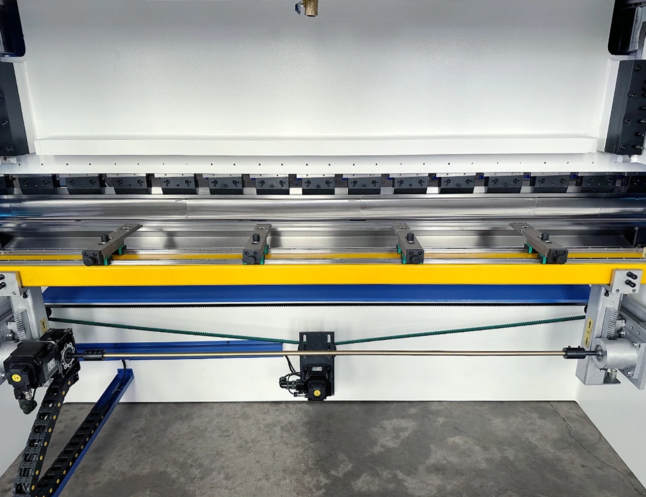 New Hydraulic Oil Cylinder Press Brake Machine 110 Ton Press Brake Automatic Sheet Metal Bending Machine for Aluminum Processing