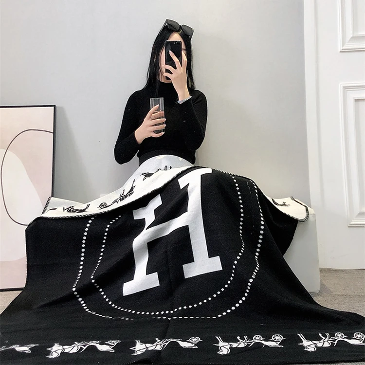 Factory Direct Wholesale H Letter Super Soft Throw Blanket Home Decoration Knitted Weighted Blanket Throw Blanket Knit