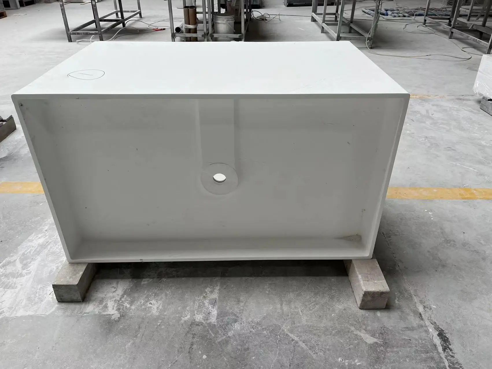 Durable Modern Design Acrylic Freestanding Bathtub Overflows with Drain for Soaking Bathtime Convenience in Bathrooms