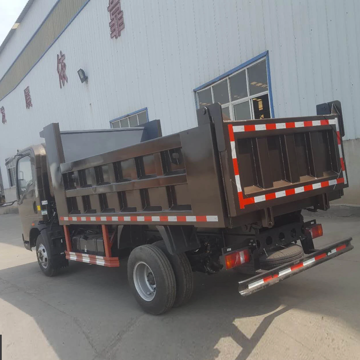 SINOTRUK Mini Truck HOWO 4x4 LHD 5 Tons Light Dump Truck for Sale