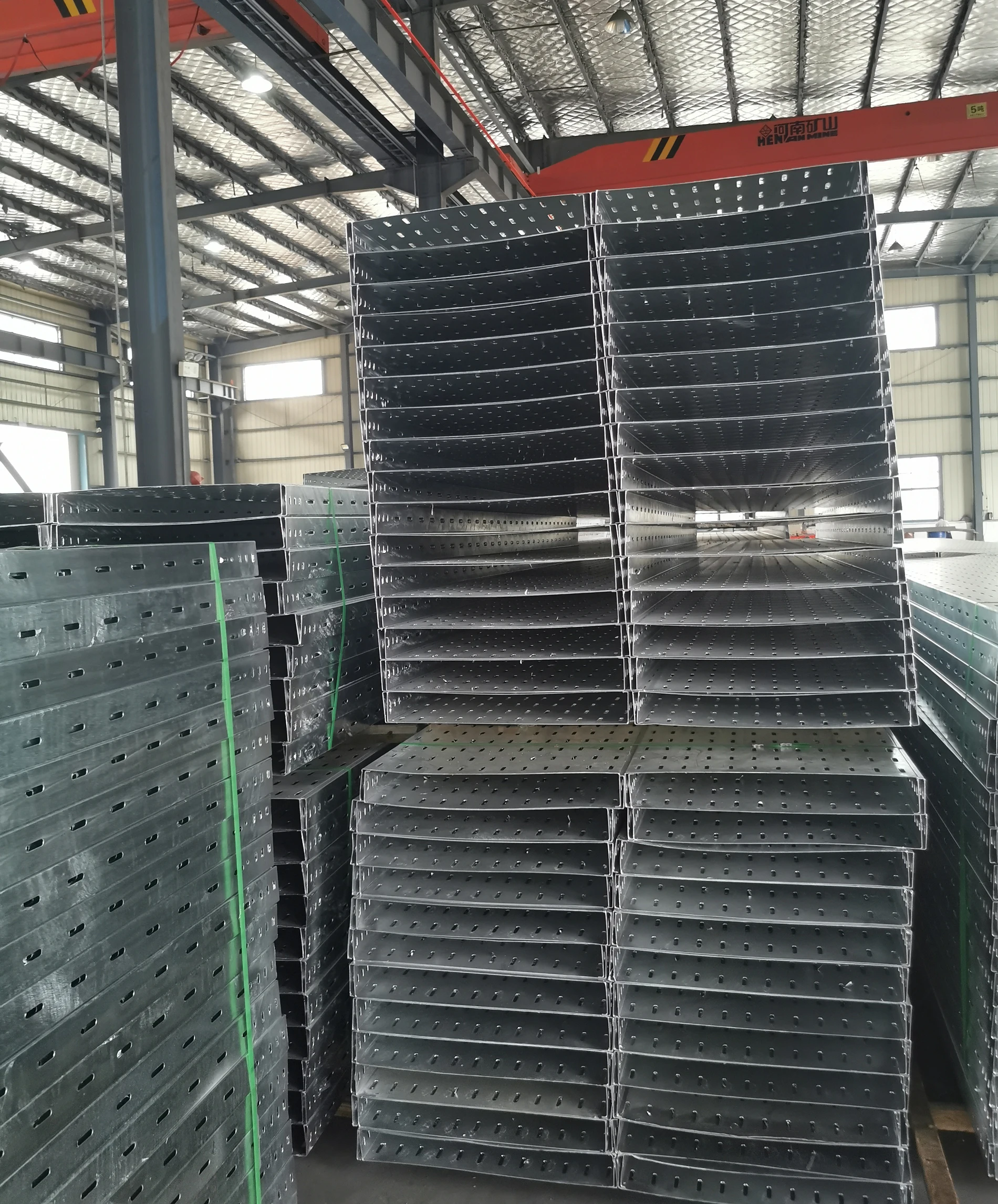 Inside Riser Cable Tray Hot Dipped Galvanized Steel Cable Tray and Perforated Cable Tray Supporting system