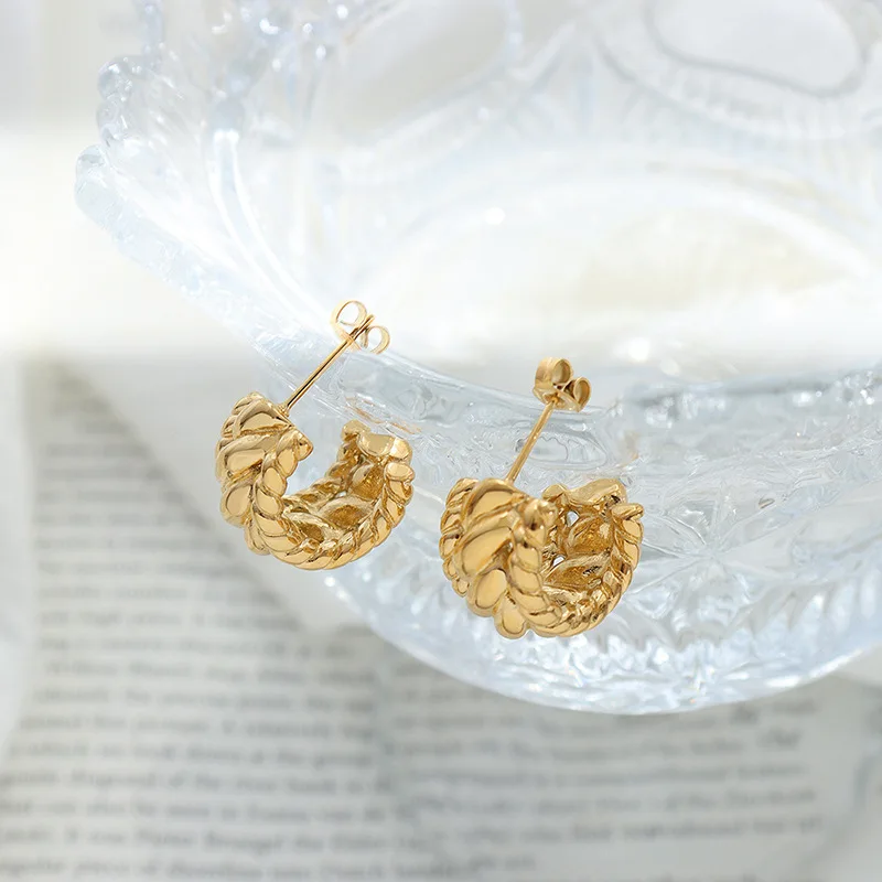 Vintage Luxury Jewelry Tarnish Free 18k Gold Plated Stripes Cold Stainless Steel Grain C Shape Hoop Earrings For Women