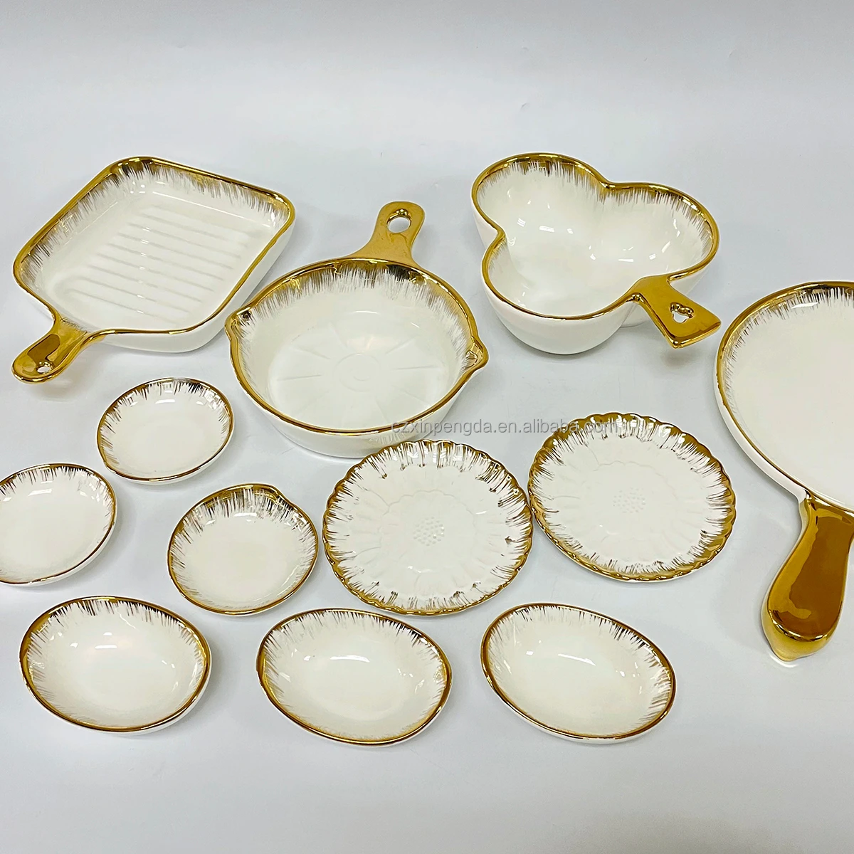Chaoda cute and small gold rim ceramics bowl sauce dishes Tapas bowl porcelain Snack bowl with different gold rim stock