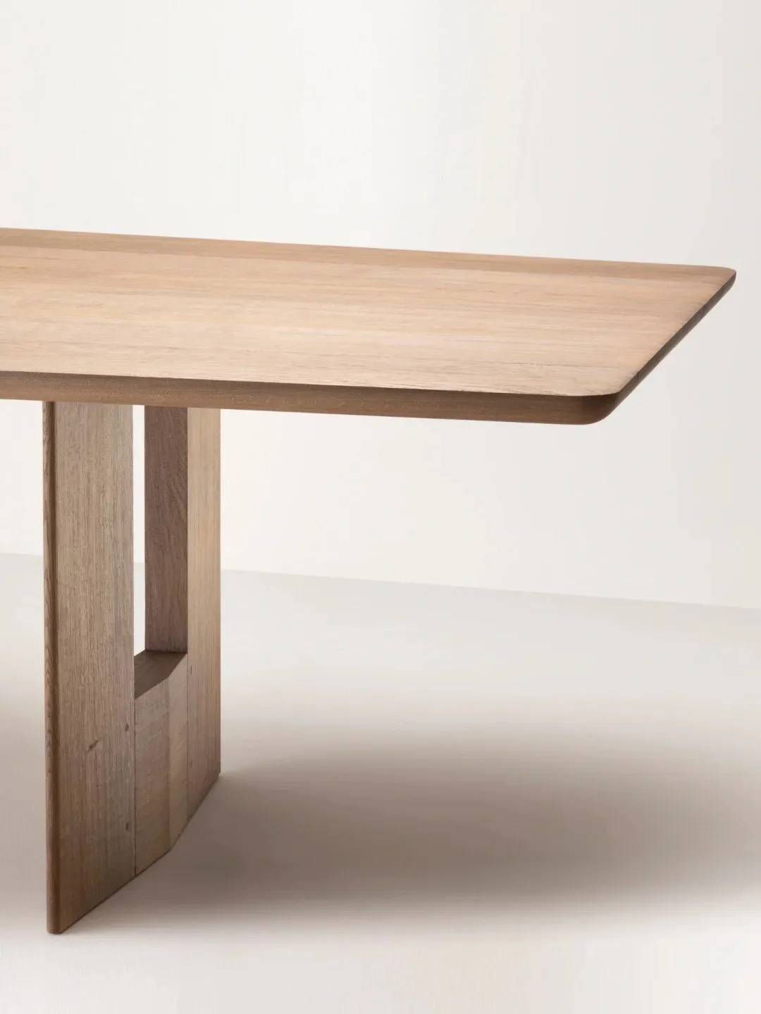 Solid Wood New Design Home Furniture  Classic Dinner House Round Rotating Dining Table