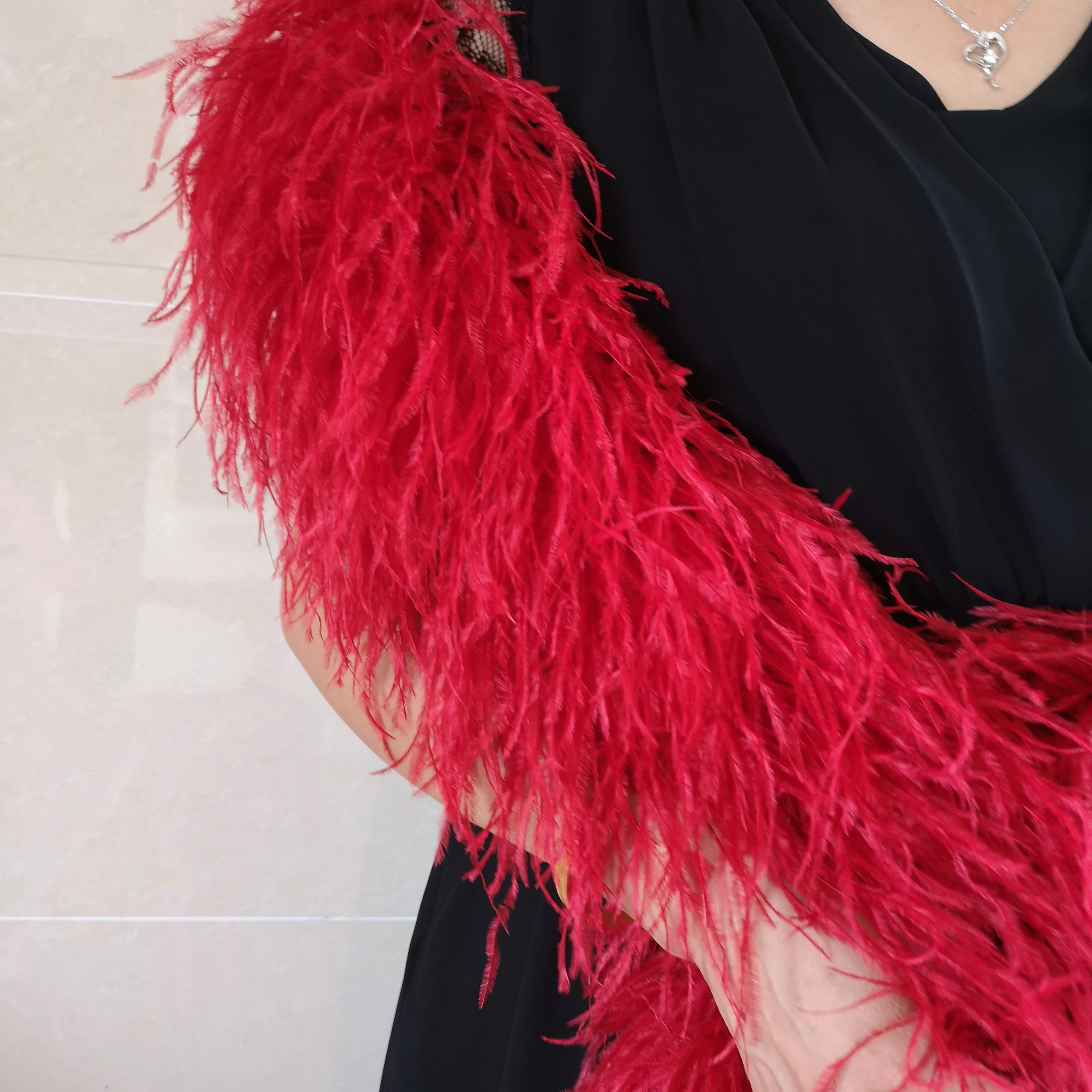 Customized Length100 Cm Red White Luxury Ostrich Feathers Boa 8 Ply Ostrich Feather Strip For Scarf Shawl Placemat Decoration