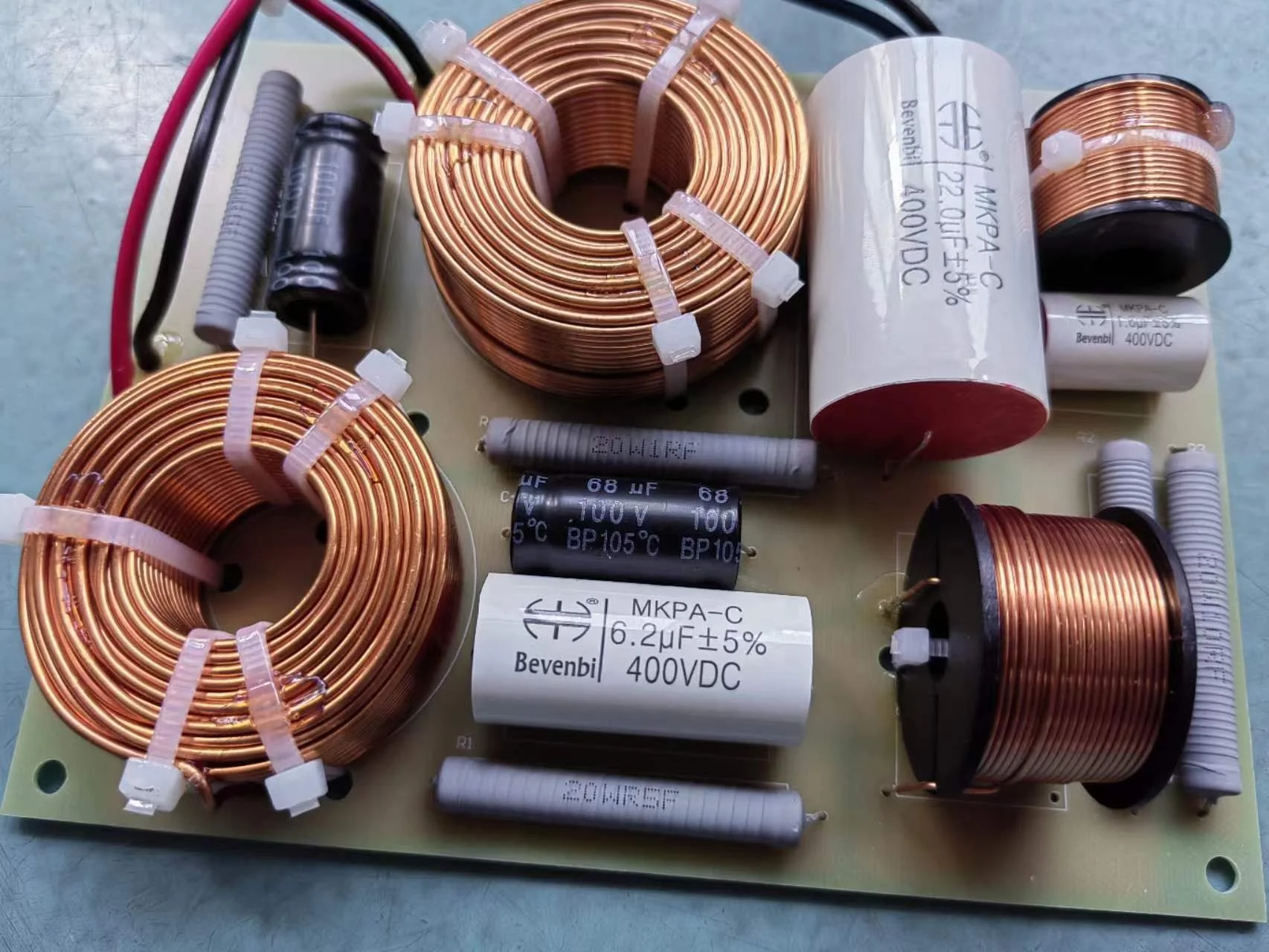 Bevenbi Customized Passive Bookshelf Speaker Sound Divider 150watts 2 Way 3 Way hifi Crossover Network for Monitor Speaker