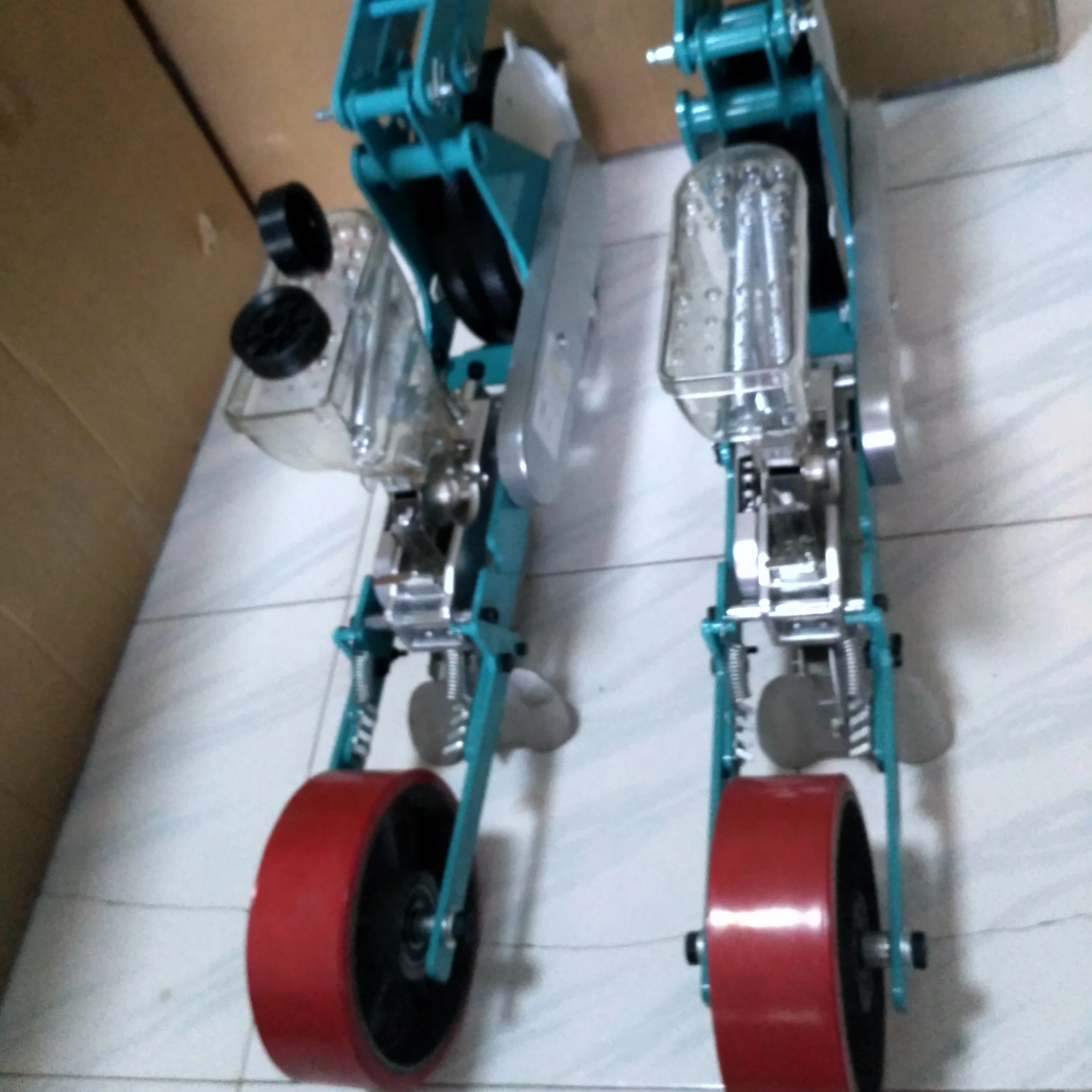 tractor trailed 6 row vegetable seeder carrot onion planting machine