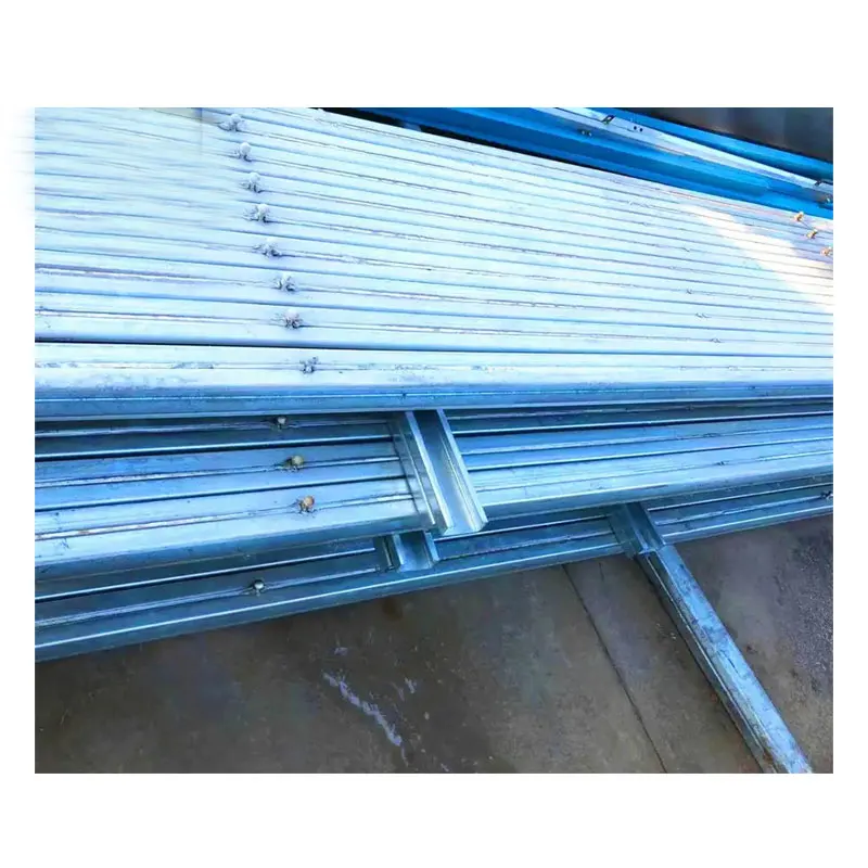 Mobile prefab house for building sites