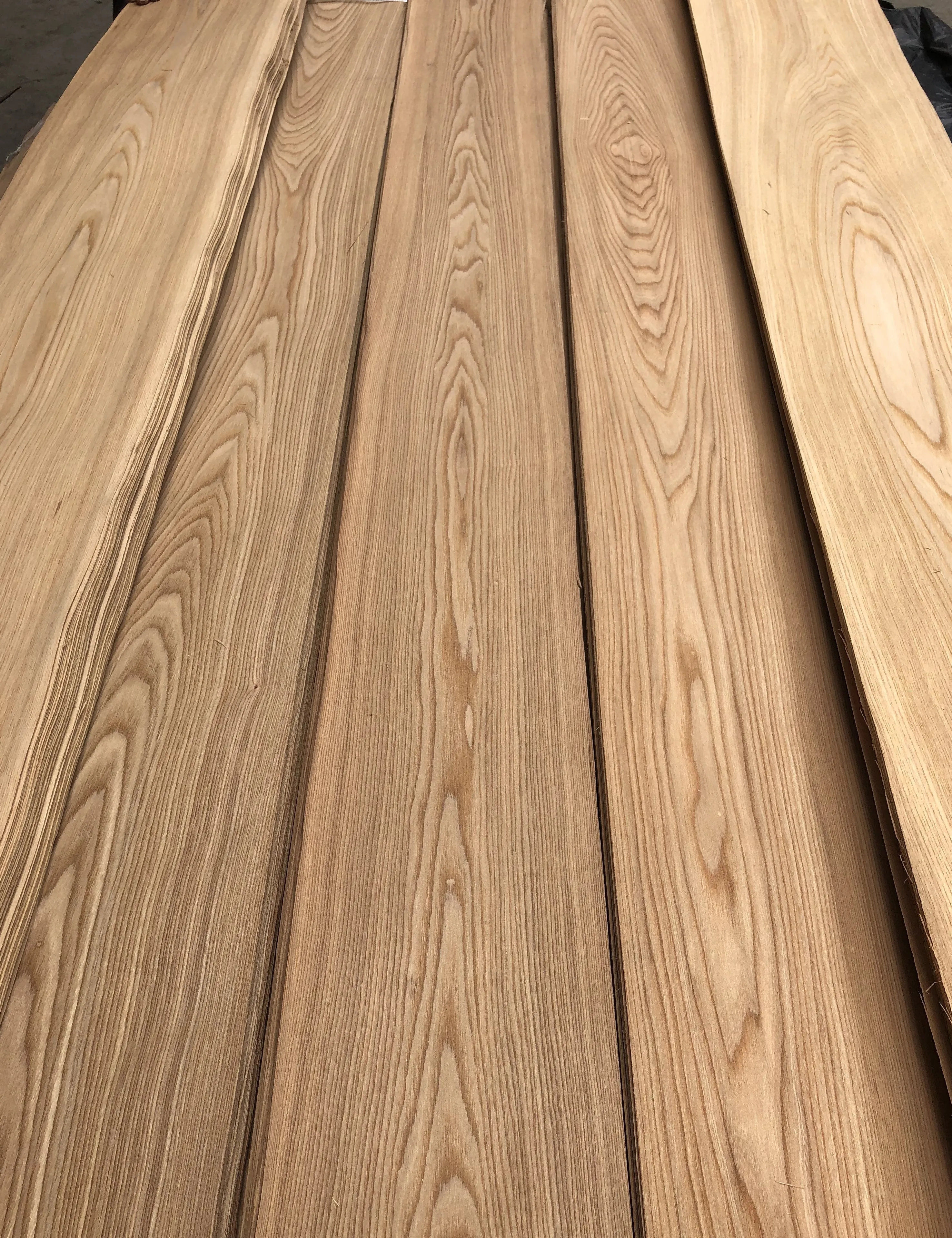 Wholesale Mountain/Straight Grain Natural Elm Veneers Wood 0.4mm Natural Elm Wood Veneer Plywood Flooring