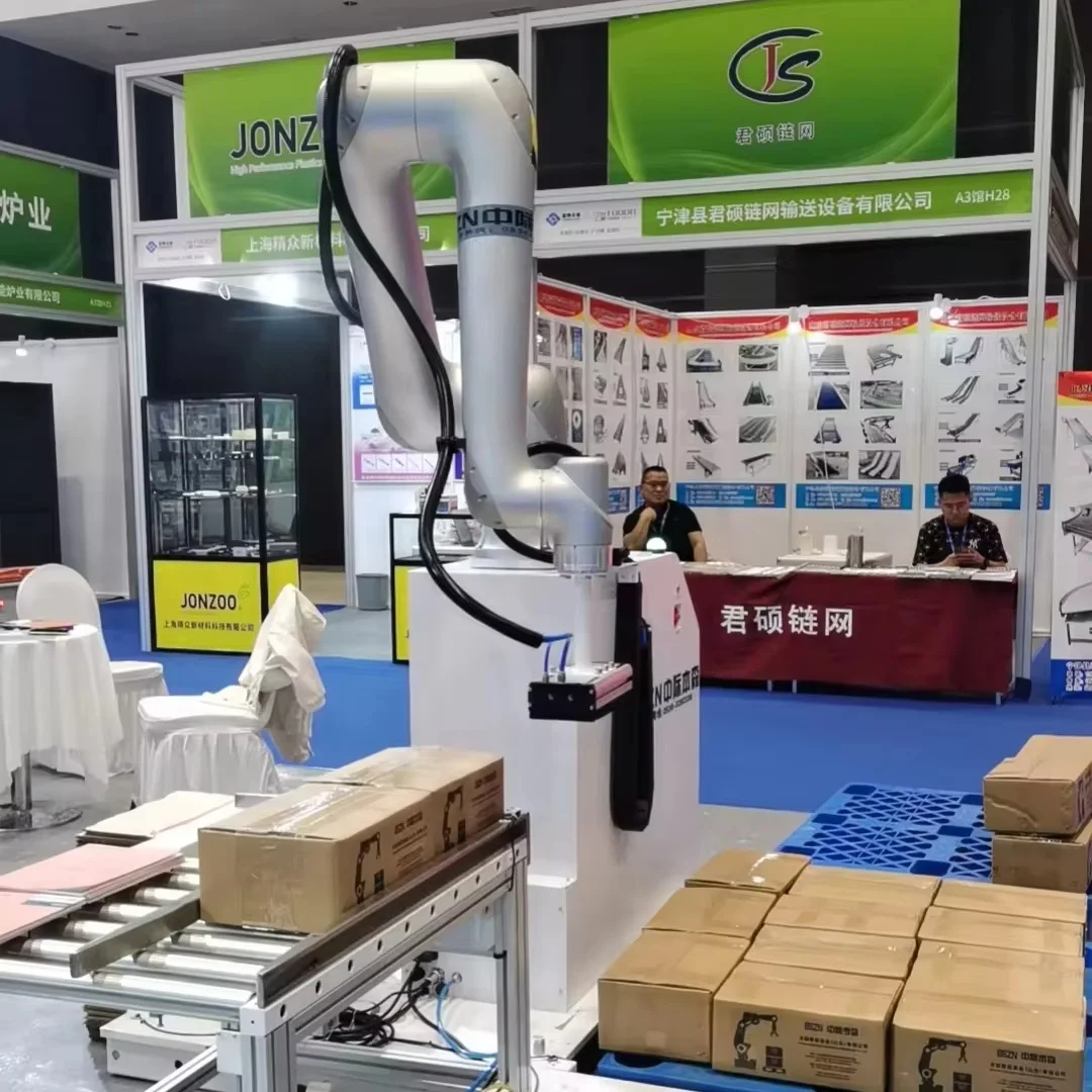 Collaborative robot arm food palletizer automates the production of collaborative robots for the palletizing industry