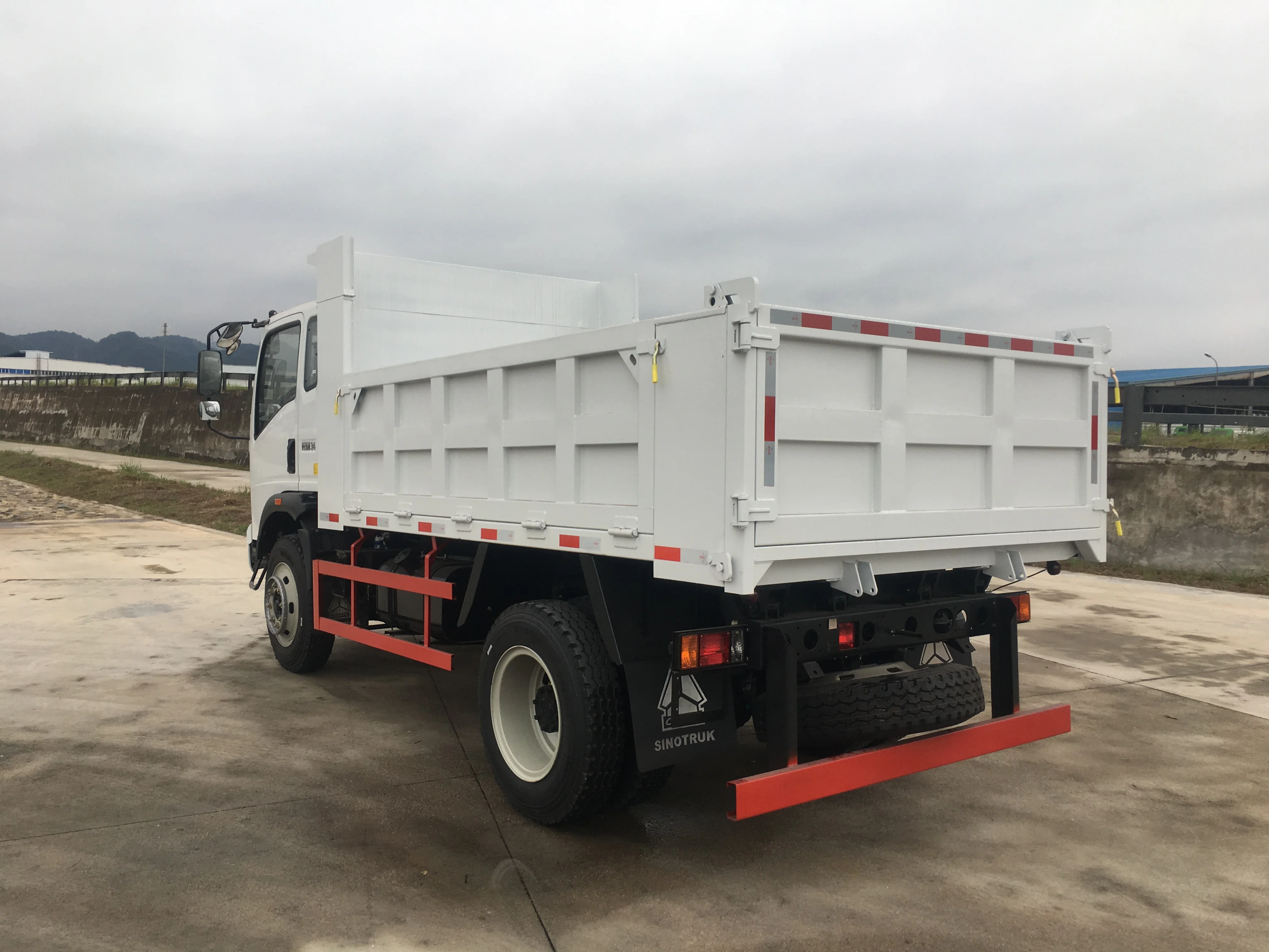 SINOTRUK HOWO 10 ton mini truck dump 10 ton dump truck 6 wheeler 4x4 tipper truck