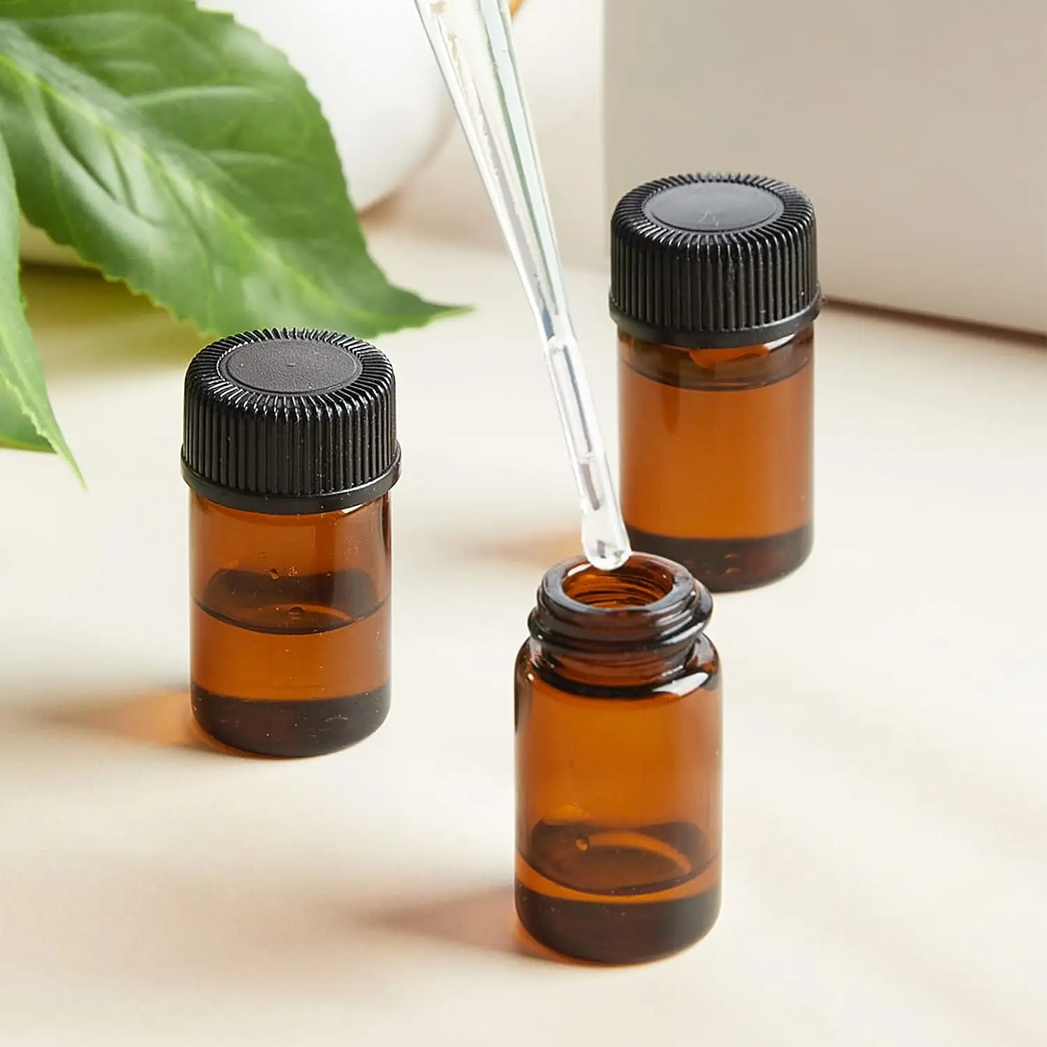 Essential Oil Dropper Bottle Tea Tree Essential Oil Clear Glass Dropper Bottle China Wholesale 1ML 2ML 3ML 5ML Cosmetic Amber