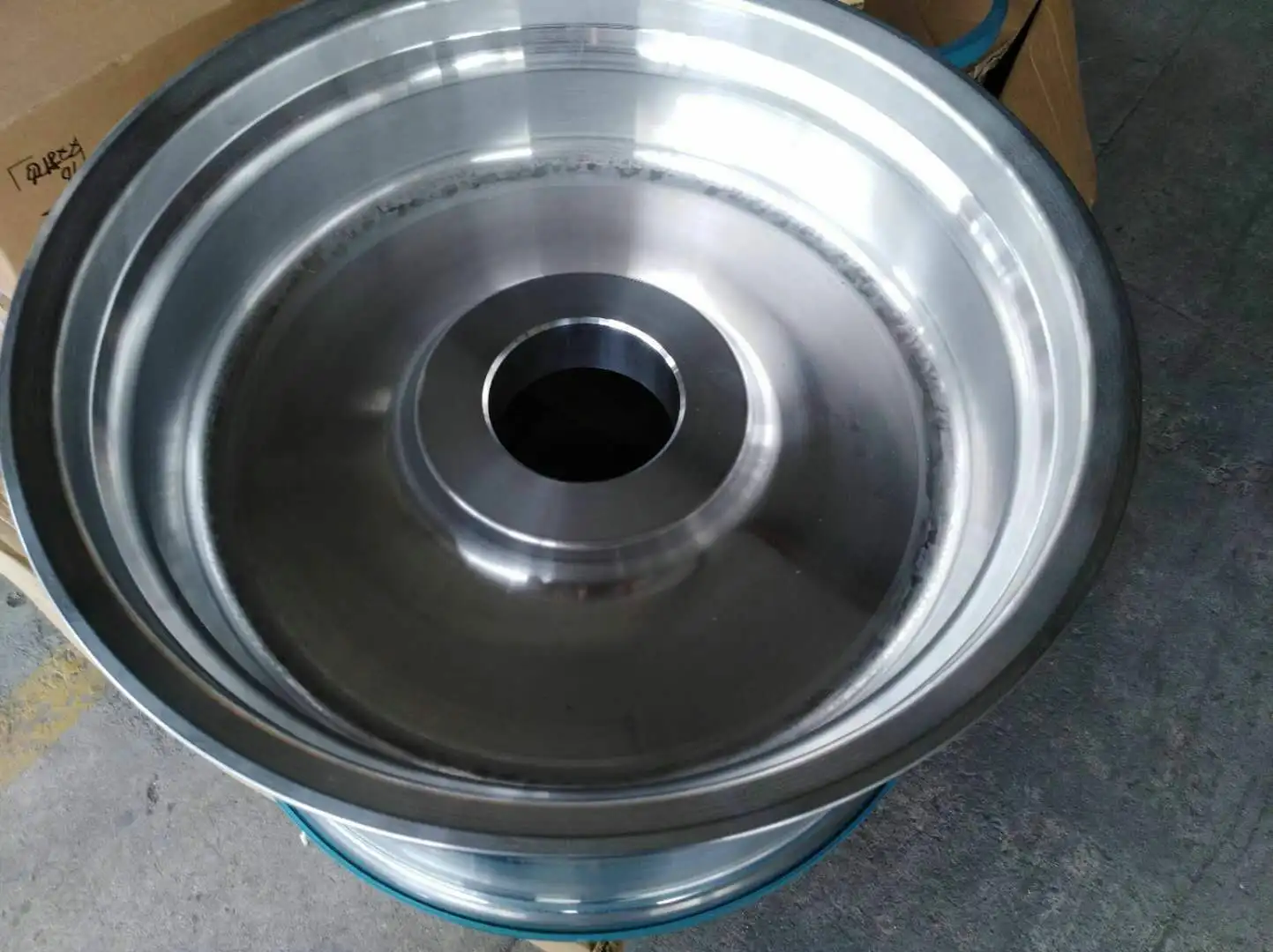 customized off road truck wheels and rims blank of aluminum semi truck tires 295/75/22.5 385/65r22.5 tires