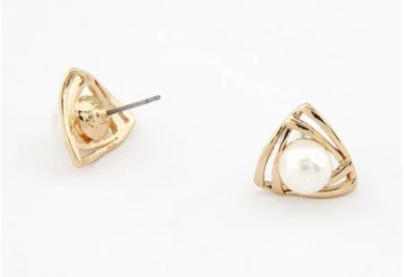 2022 New Wholesale designer minimalistic fashion gold plated inspired small pearl stud earring ear ring jewelry trend for women