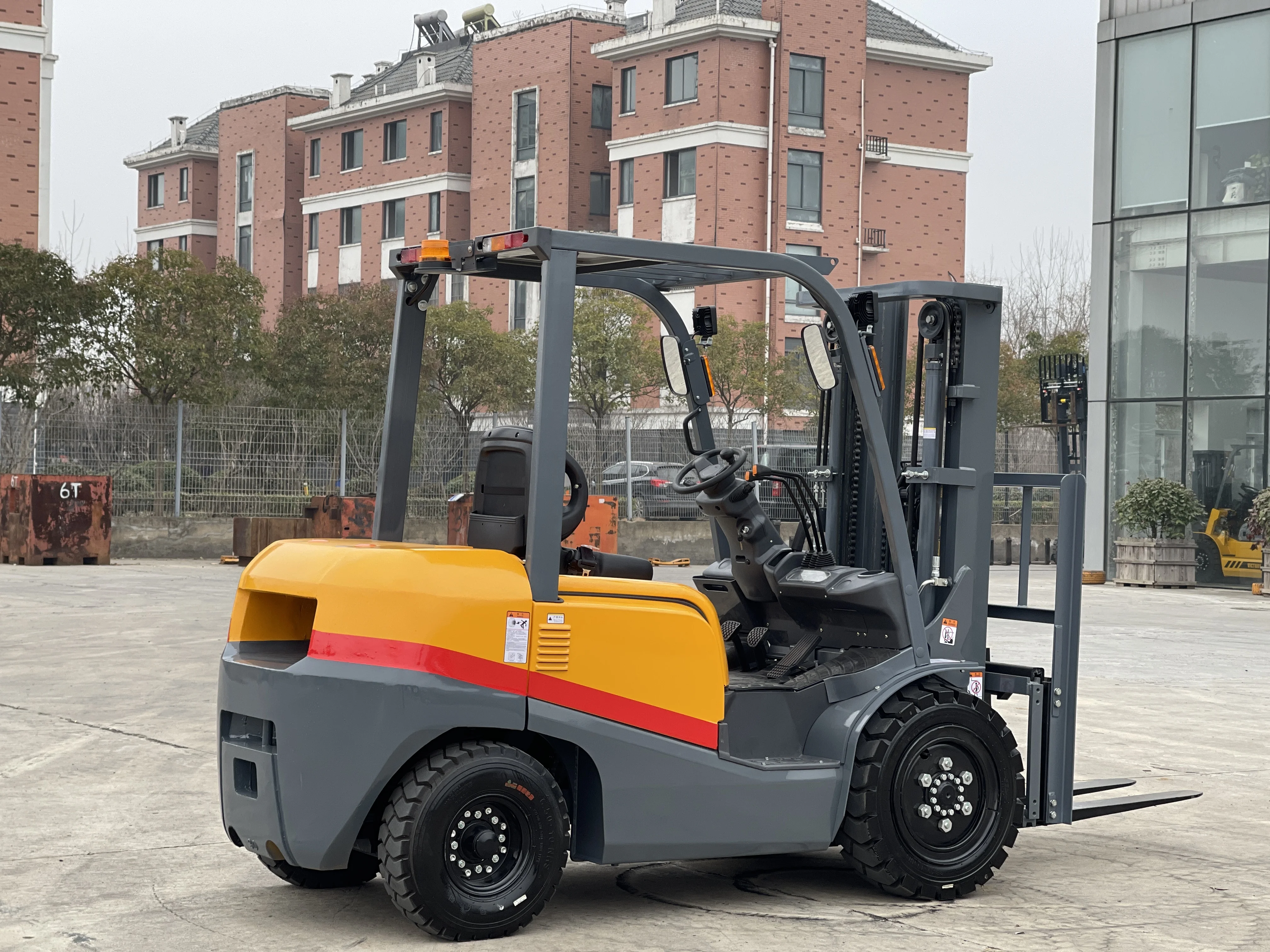 2ton 2.5ton 3ton 3.5ton 4ton 5ton New Diesel Forklift truck triple mast for cheap price