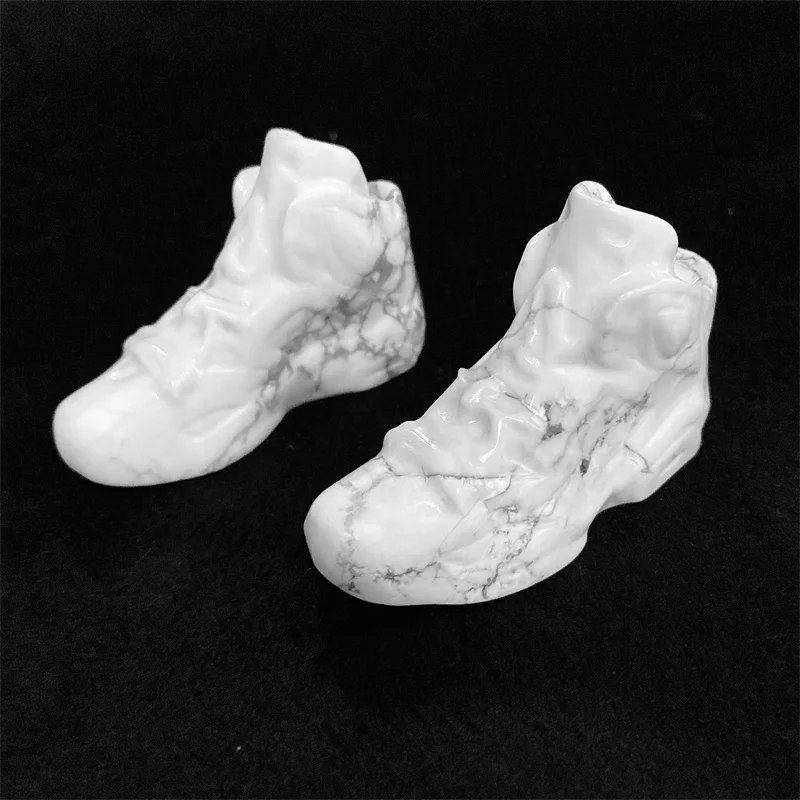 Hot Sale Natural Crystal Carving Shoe Howlite Carved Shoe For Gift Fengshui