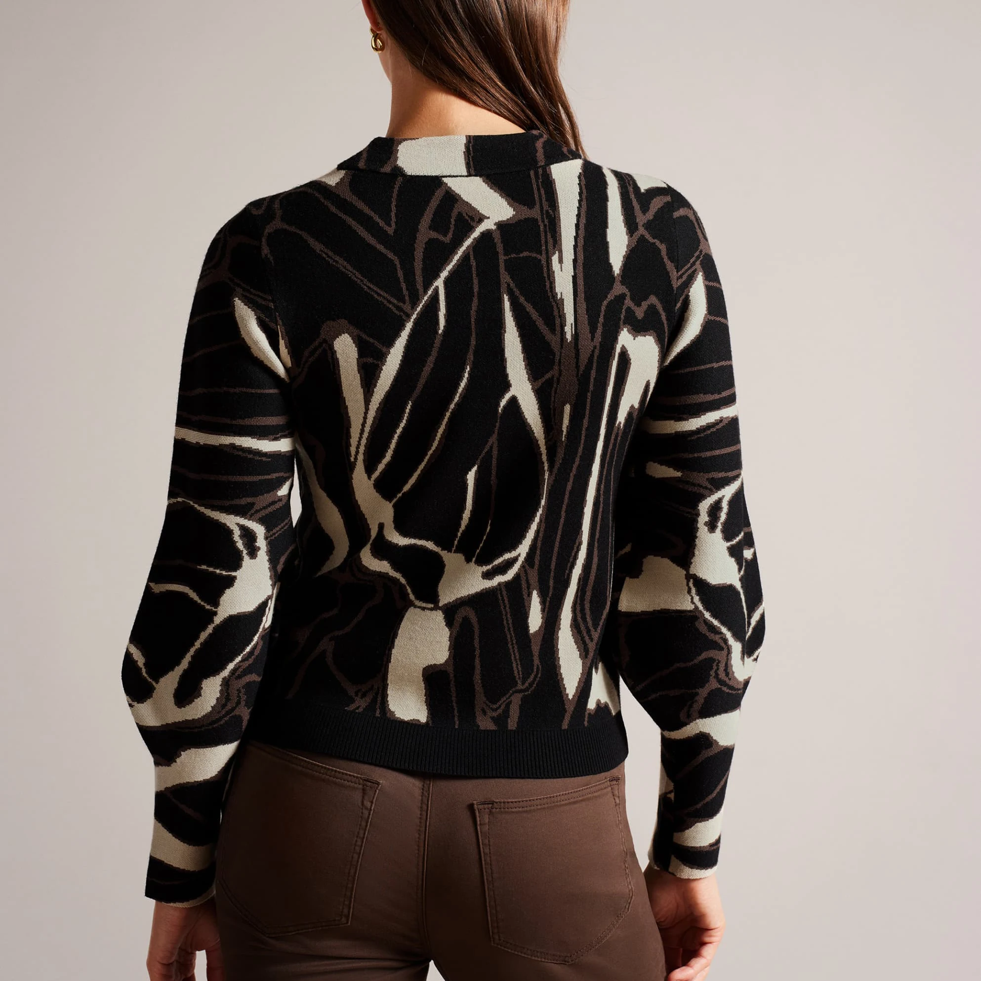 Custom oem&odm women crew neck puff sleeve abstract jacquard jumper sweater