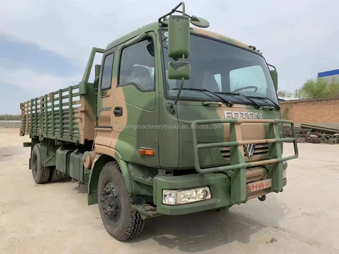 Used Shacman 6x6 commercial vehicle customized cargo van trucks Dongfeng van trucks for sale