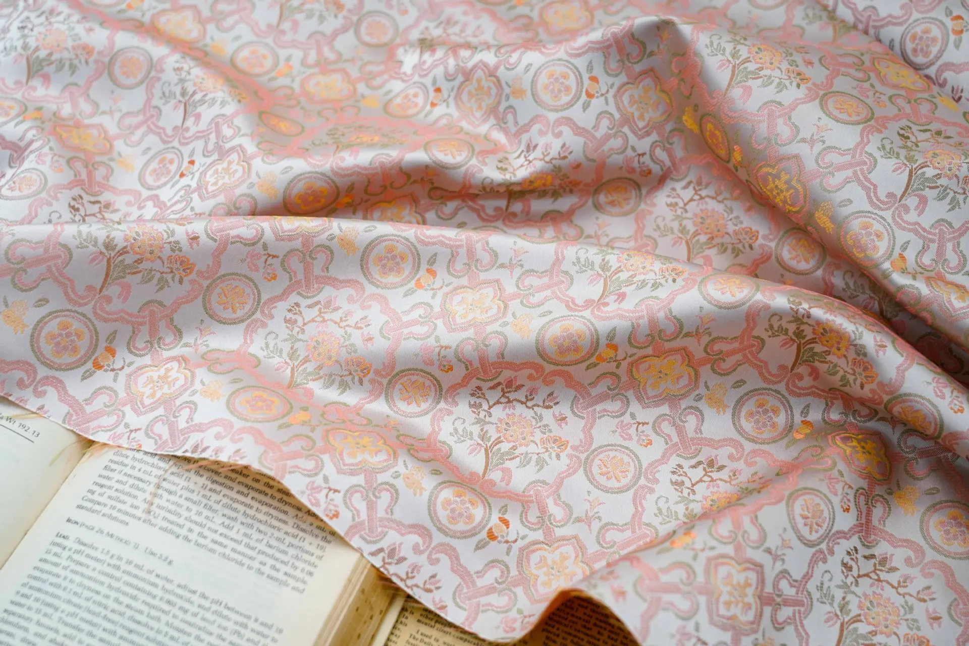 New Design China Textile Supplier 100%Polyester Woven Jacquard Fabric