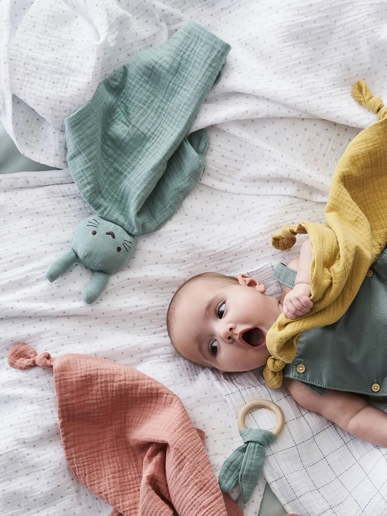 hot selling Little rabbit gauze comforter, various animal shaped saliva wipes, can also be used as baby sleeping dolls