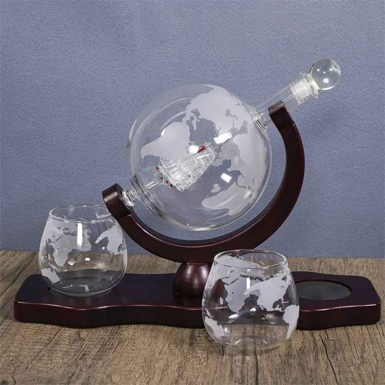 New design high borosilicate glass bottle Globe glass decanter and whisky glasses set