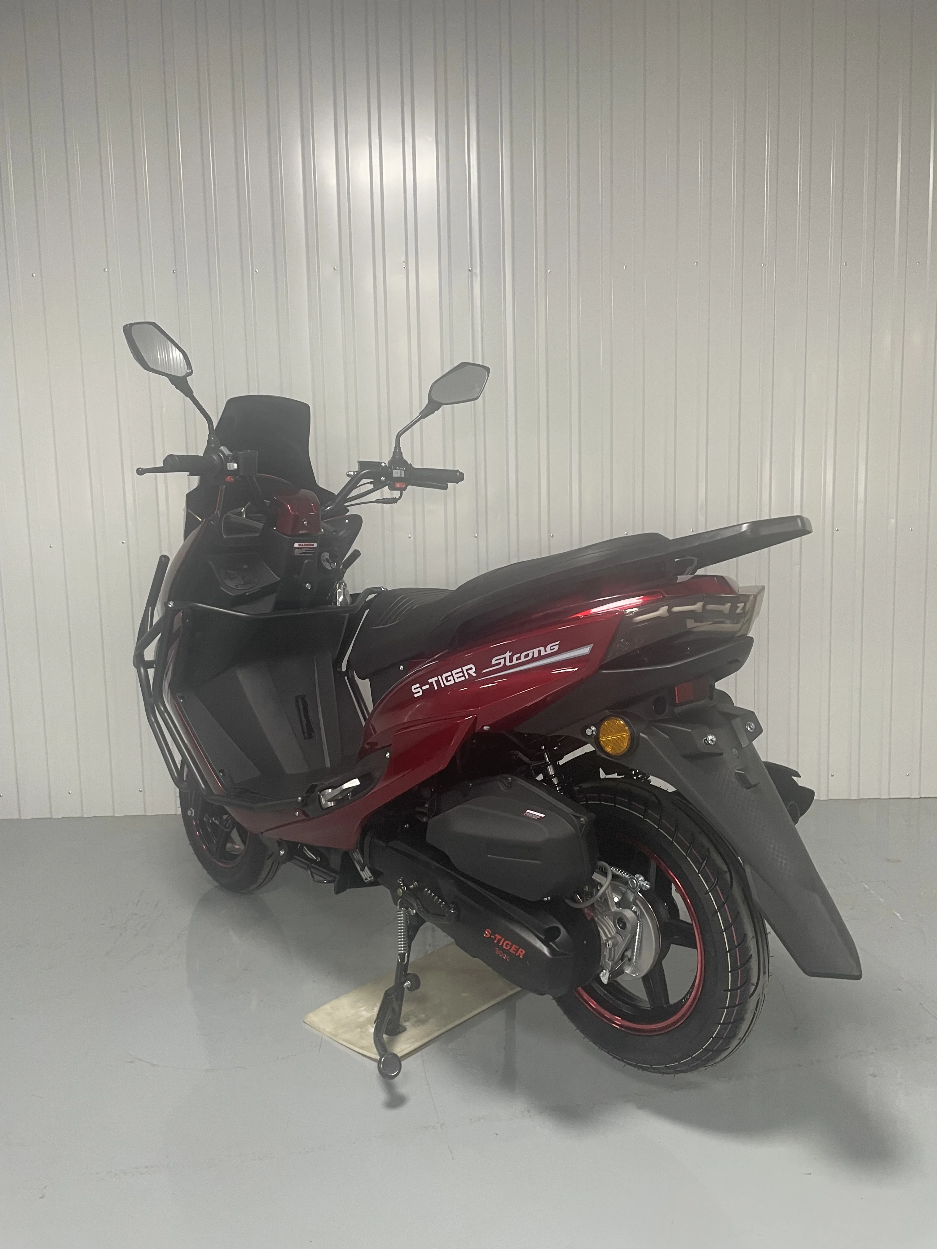 150cc gasoline scooter with best price and good condition