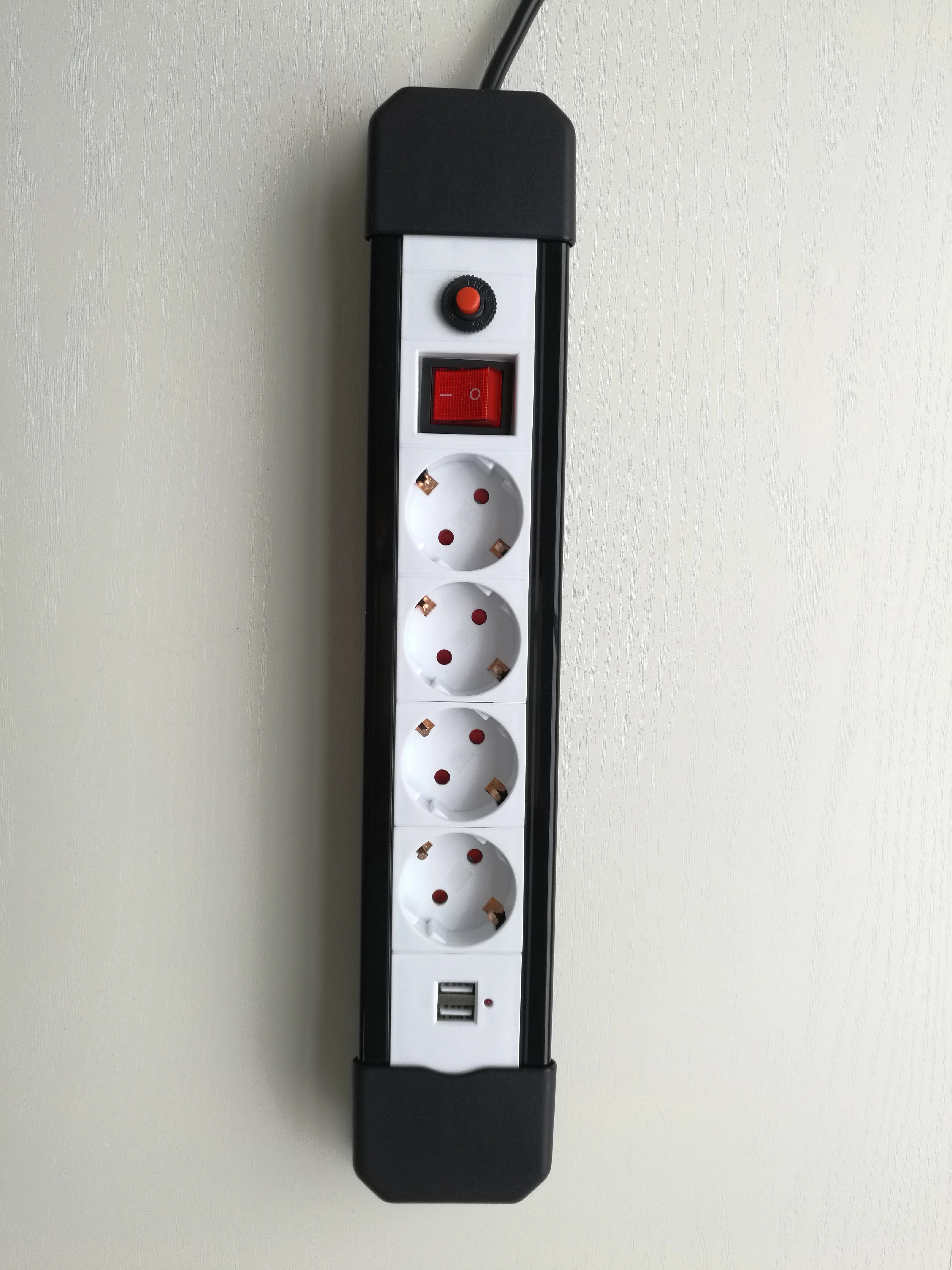 German EU 4 Outlets with Usb Power Extension Cord with Surge Protector Overload Protector Power Strip 16A Extension Socket White