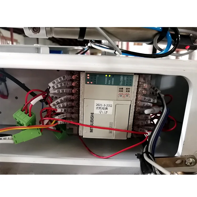 High quality cheap robot arm hand manipulators for vertical injection moulding machine