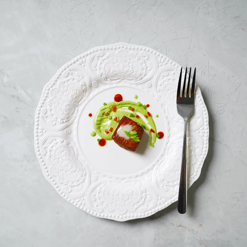 Hot Selling Baroque White Plate Ceramic Embossed Design Porcelain Tableware